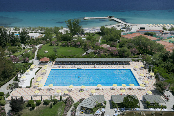 Halkidiki, Hotel Athos Palace, piscina exterioara.jpg
