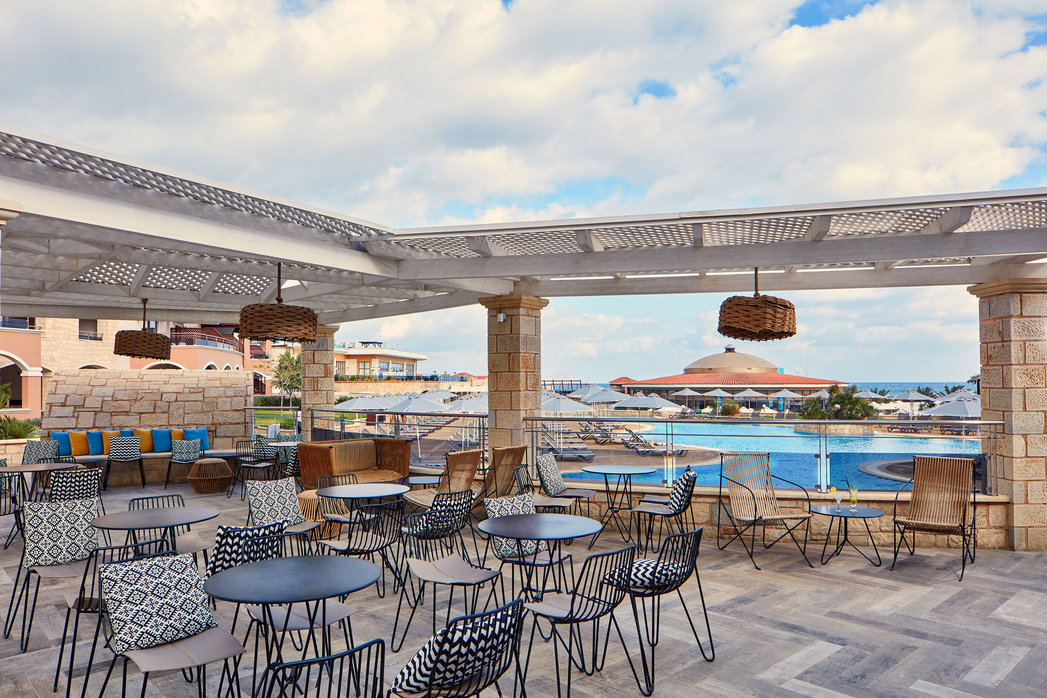 SPLASH POOL BAR