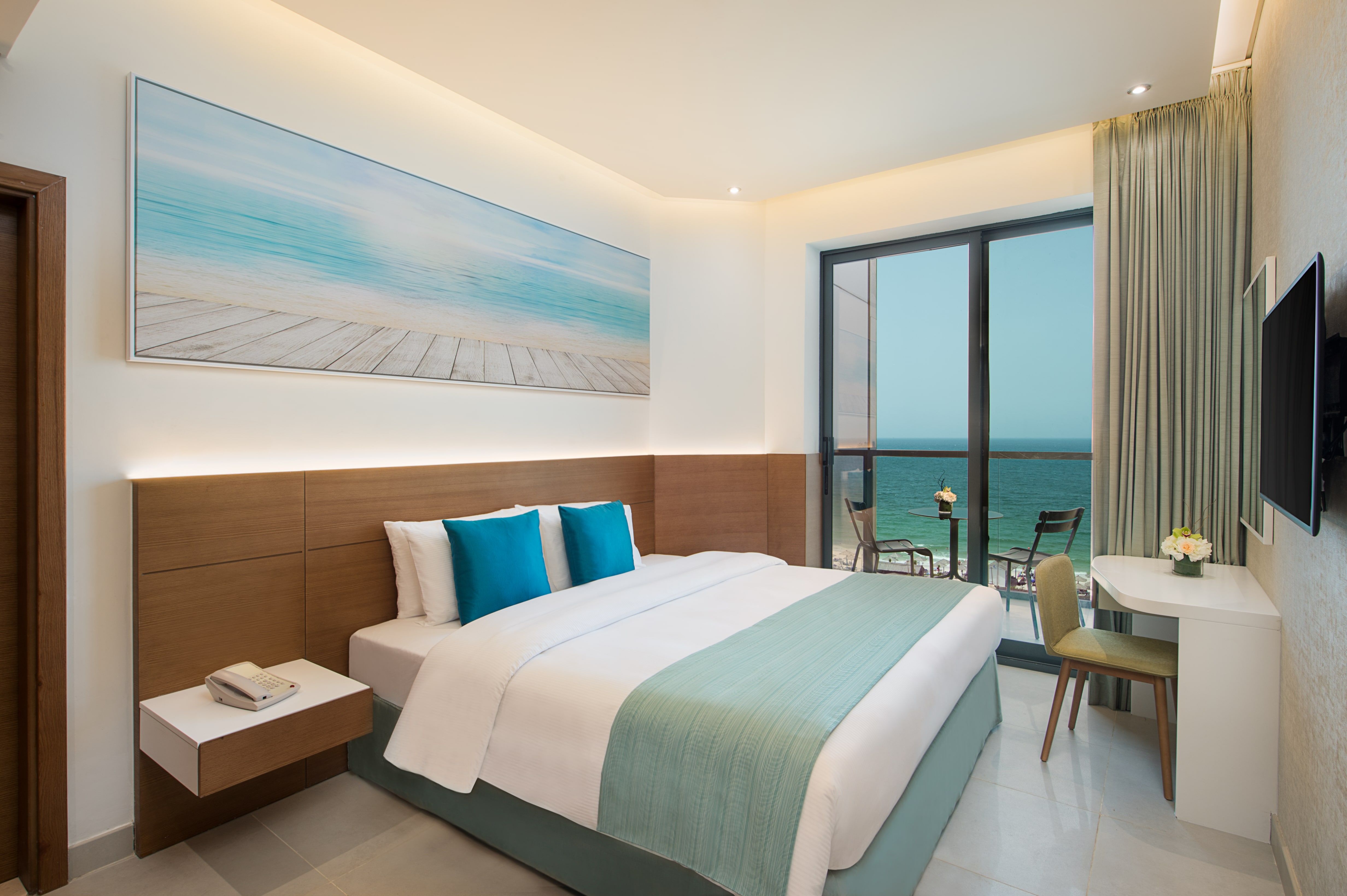 EXECUTIVE SUITE 