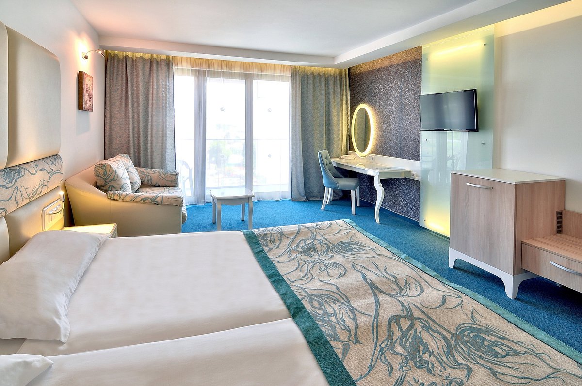 DOUBLE ROOM WITH FRONTAL SEA VIEW