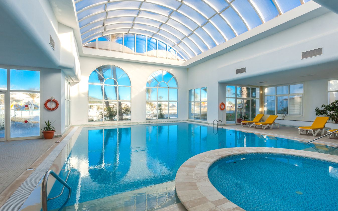 Piscină interioară