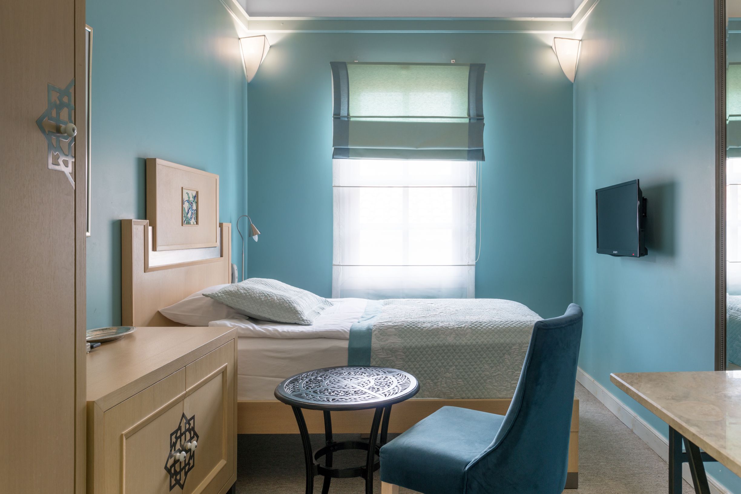 SINGLE ROOM