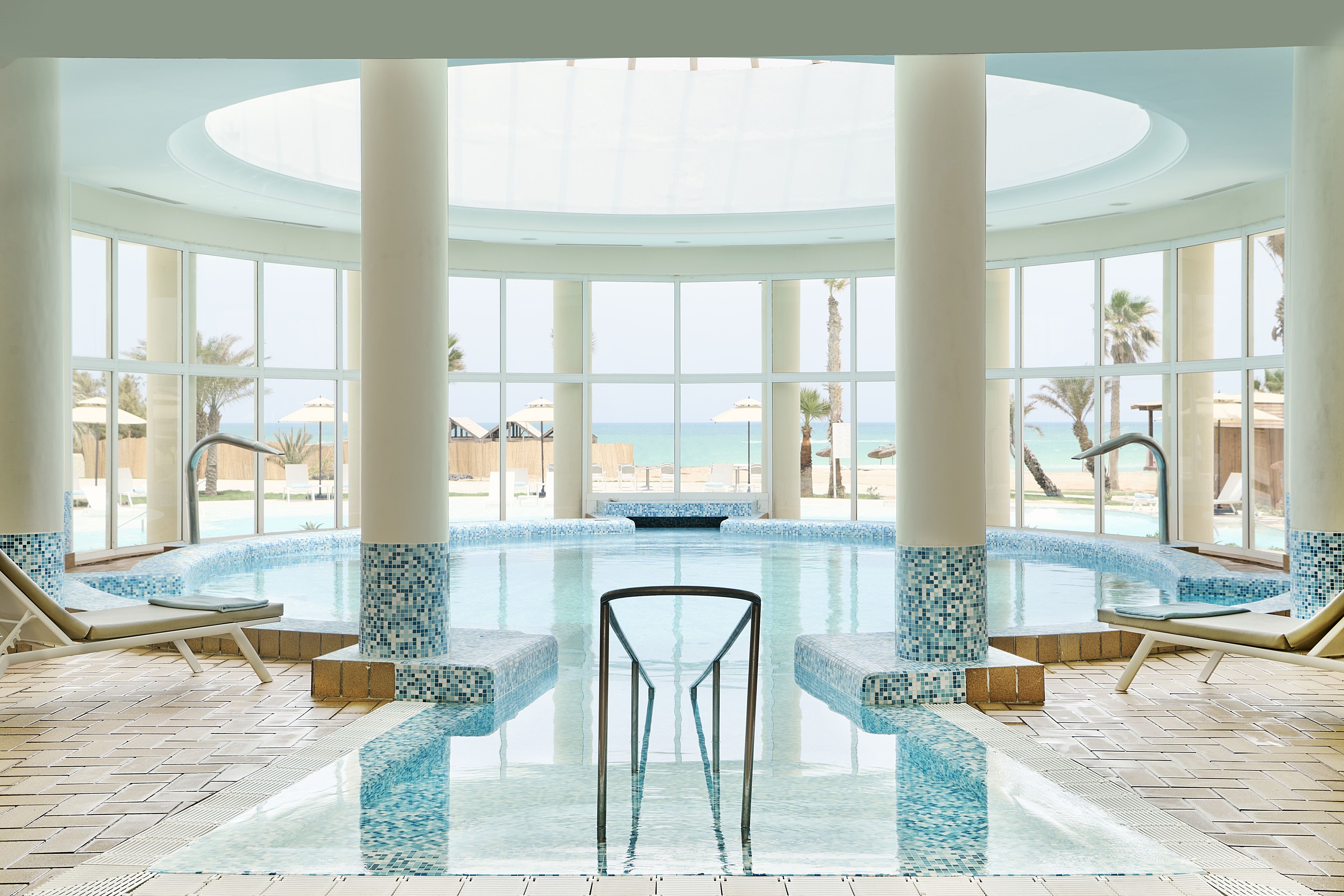 Piscină interioară