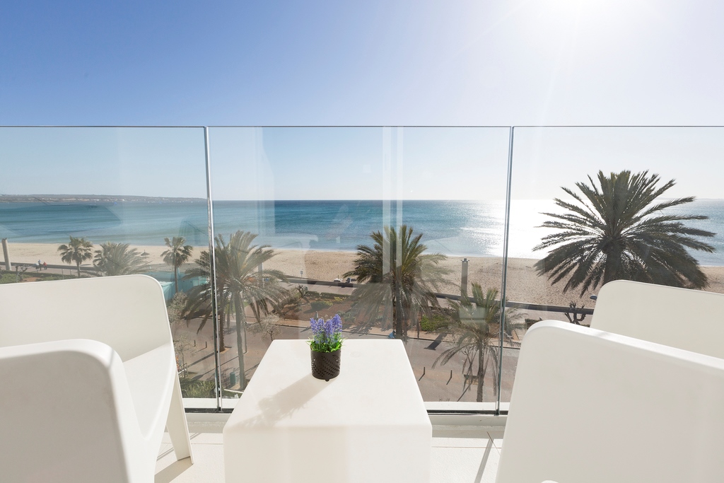 DOUBLE SEA FRONT BALCONY