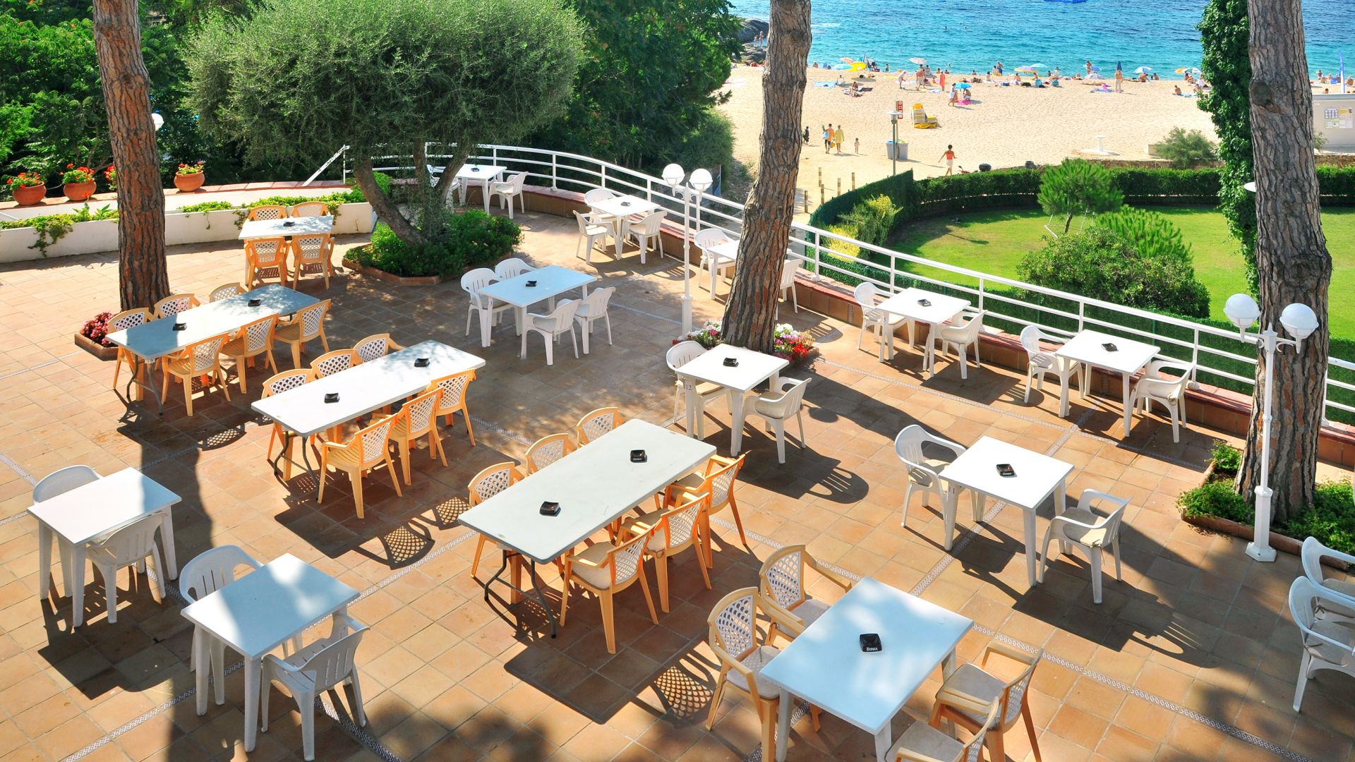 MAIN RESTAURANT