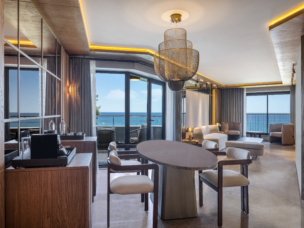 DELUXE FAMILY SUITE