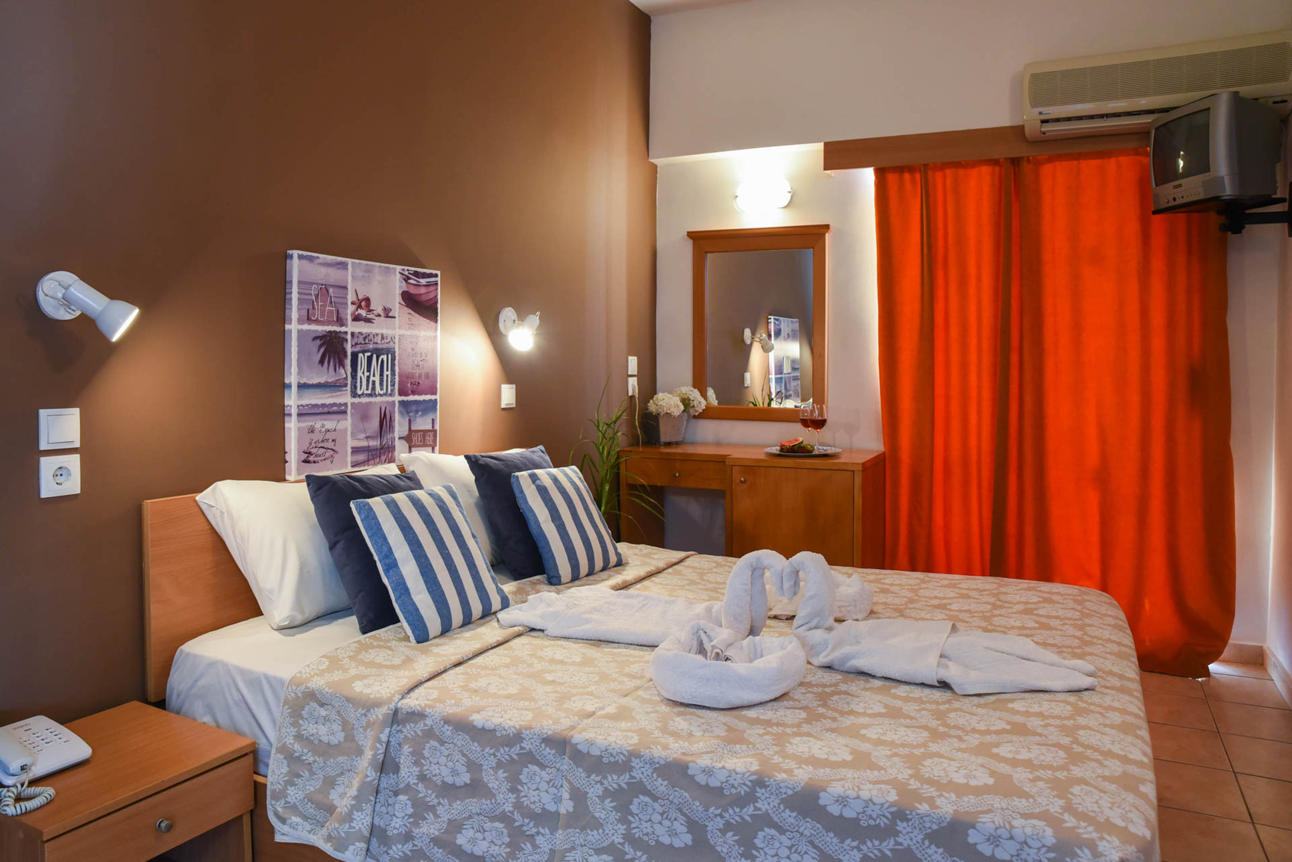 DOUBLE ROOM