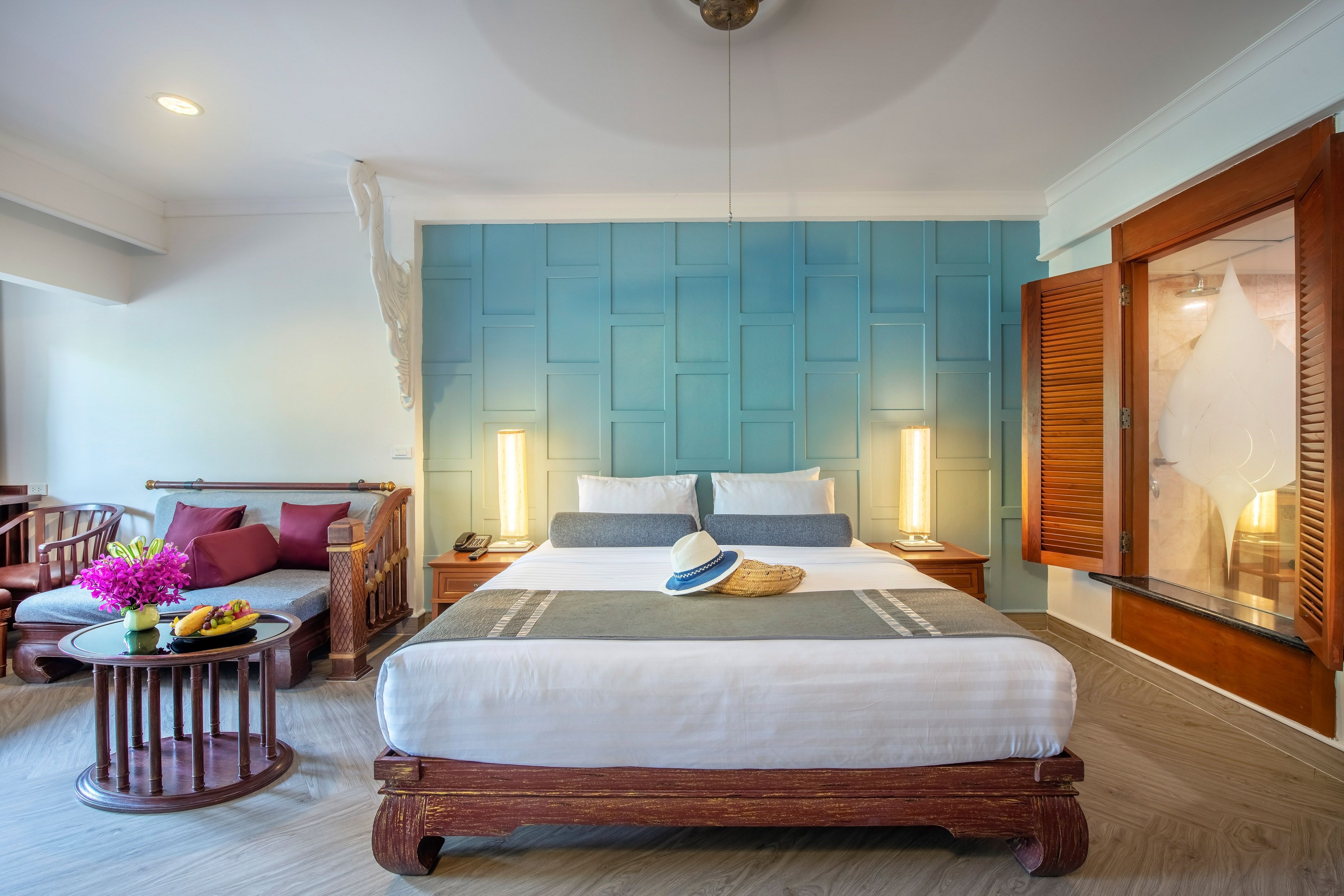 EXECUTIVE ROOM 