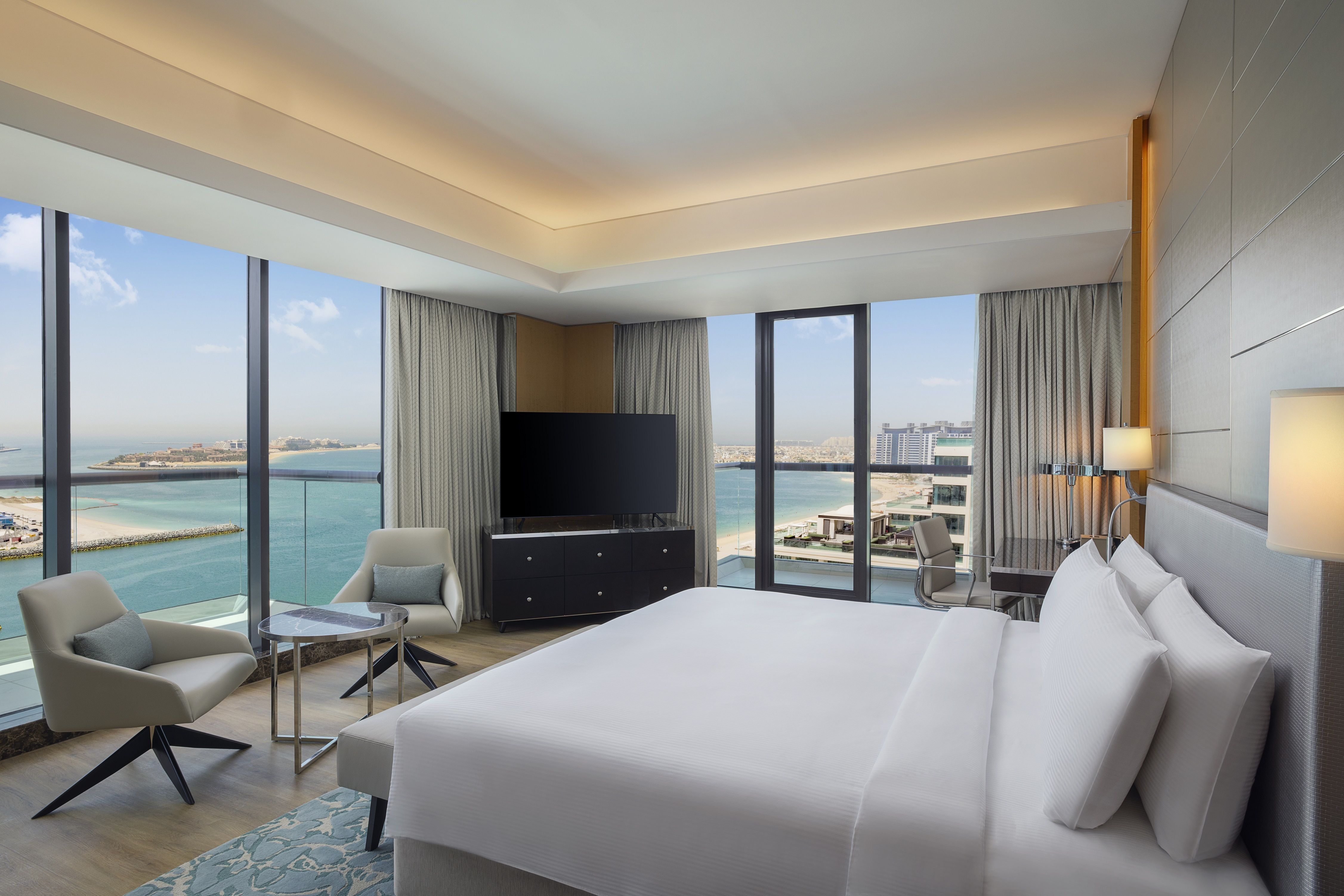 ONE BEDROOM SUITE WITH SEA VIEW KING