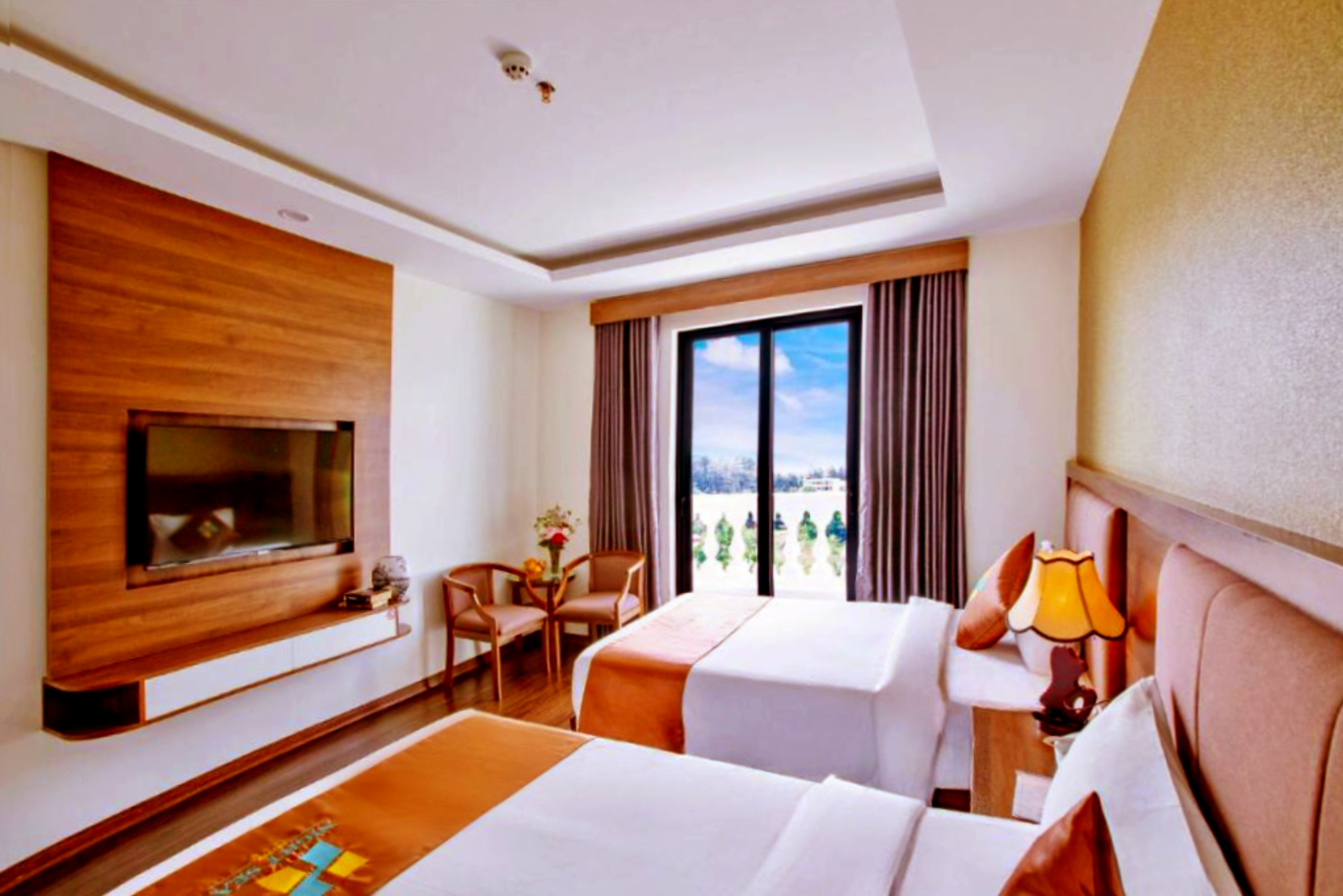 DELUXE OCEAN VIEW WITH BALCONY 