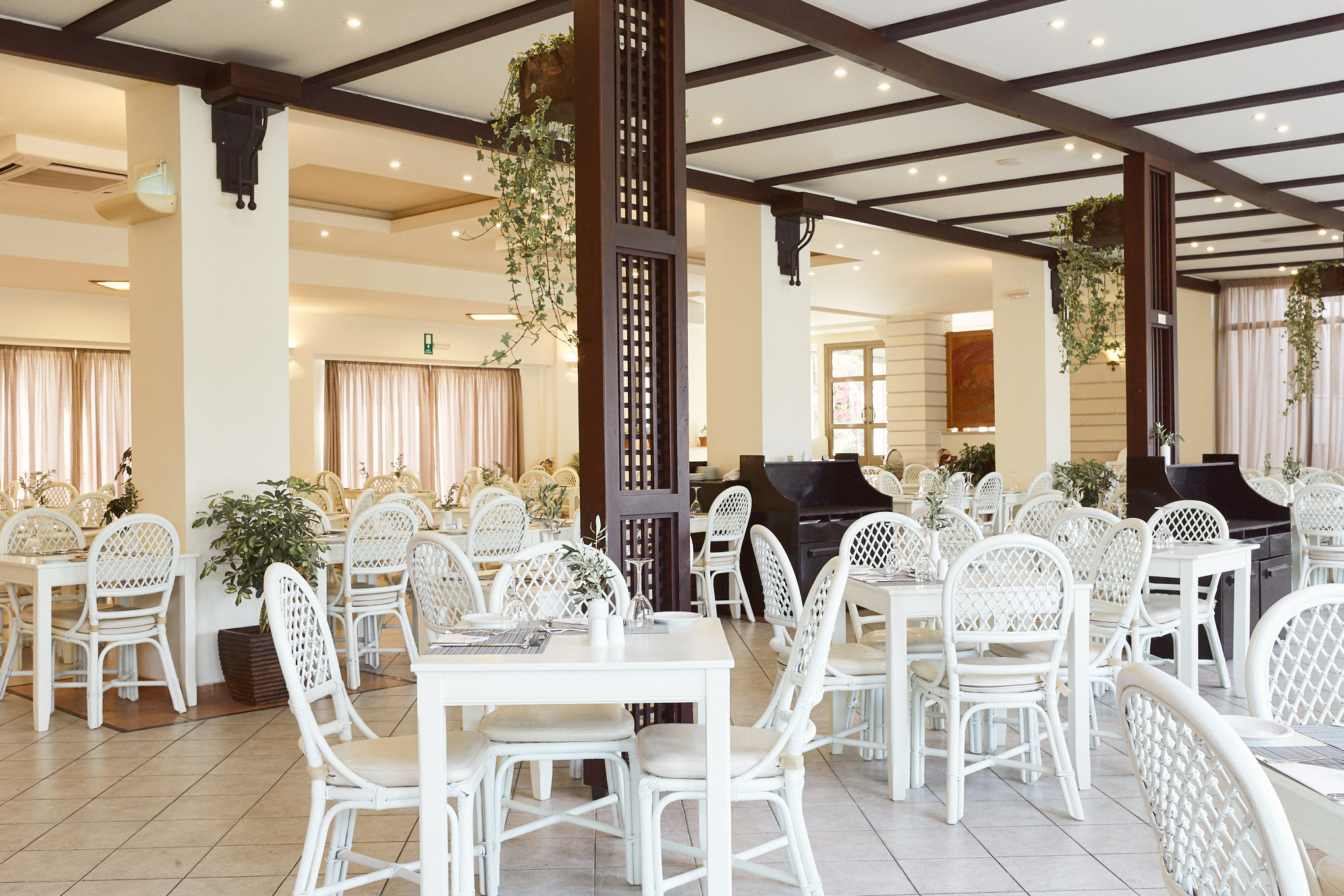 MAIN RESTAURANT 