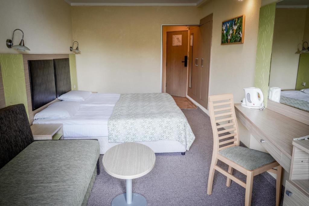 STANDARD ROOM (RIVERVIEW, BALCONY) 