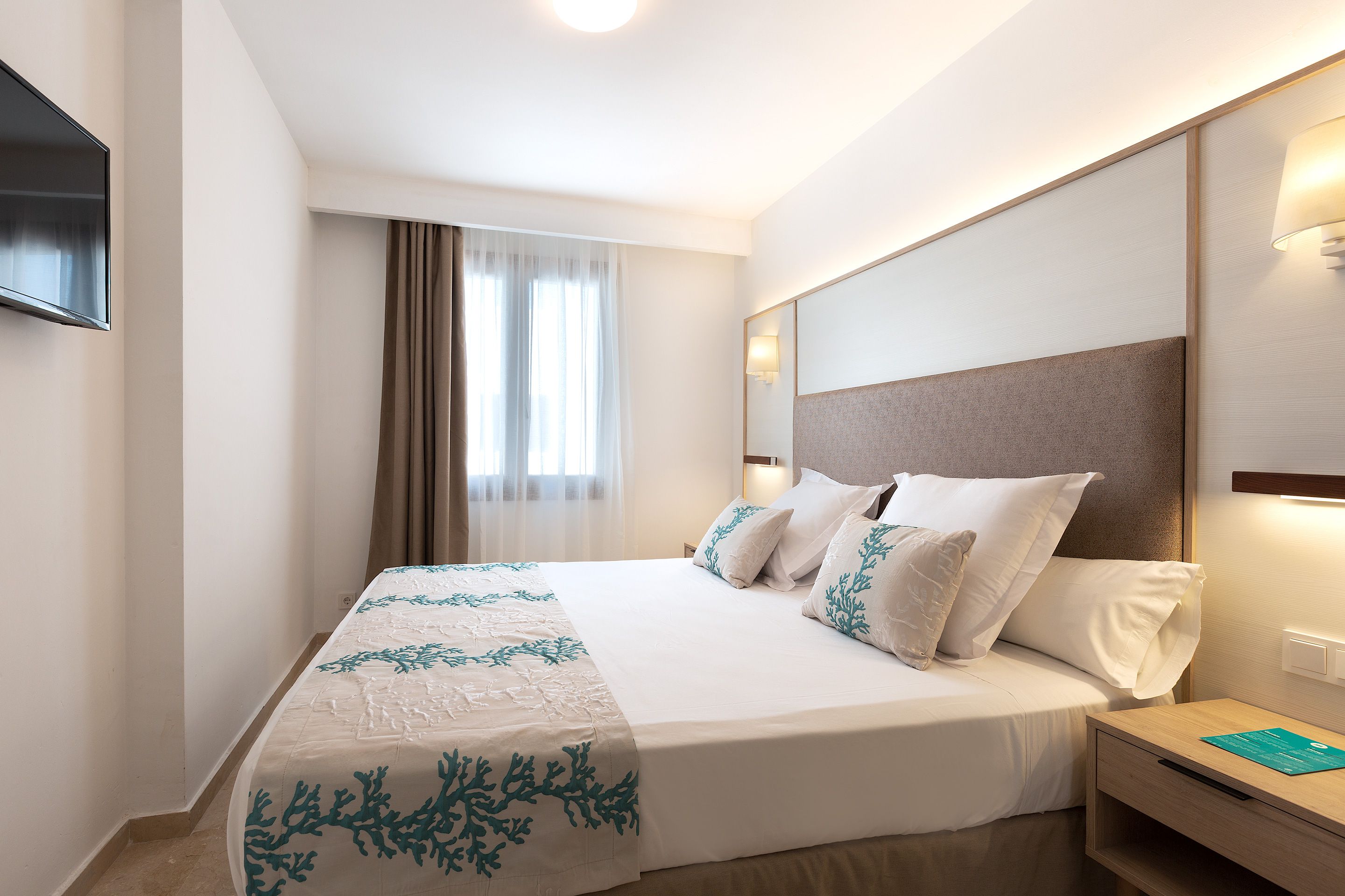 SUITE 2 BEDROOMS BALCONY OR TERRACE 