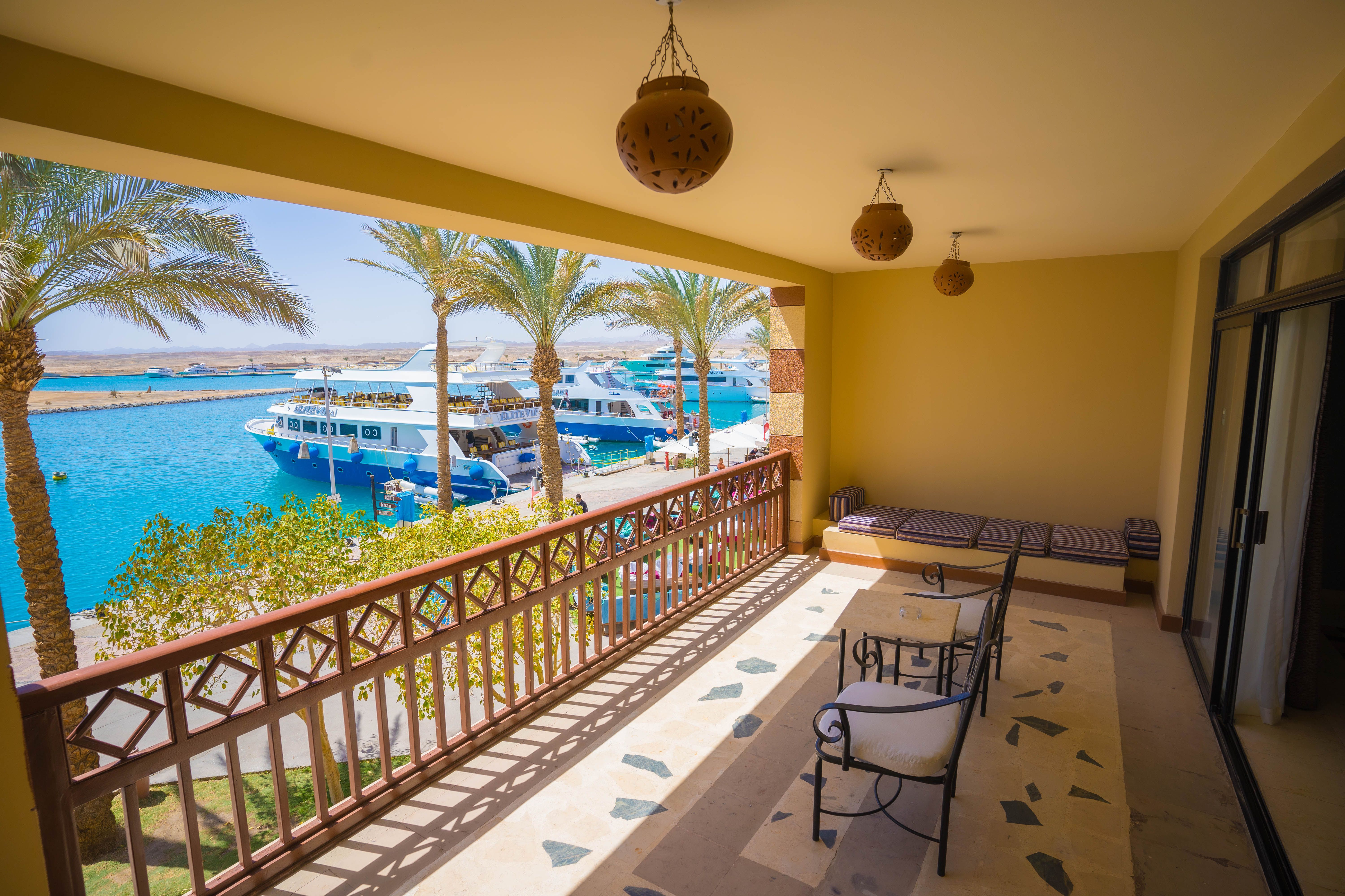 PREMIUM SUITE (MARINA VIEW)