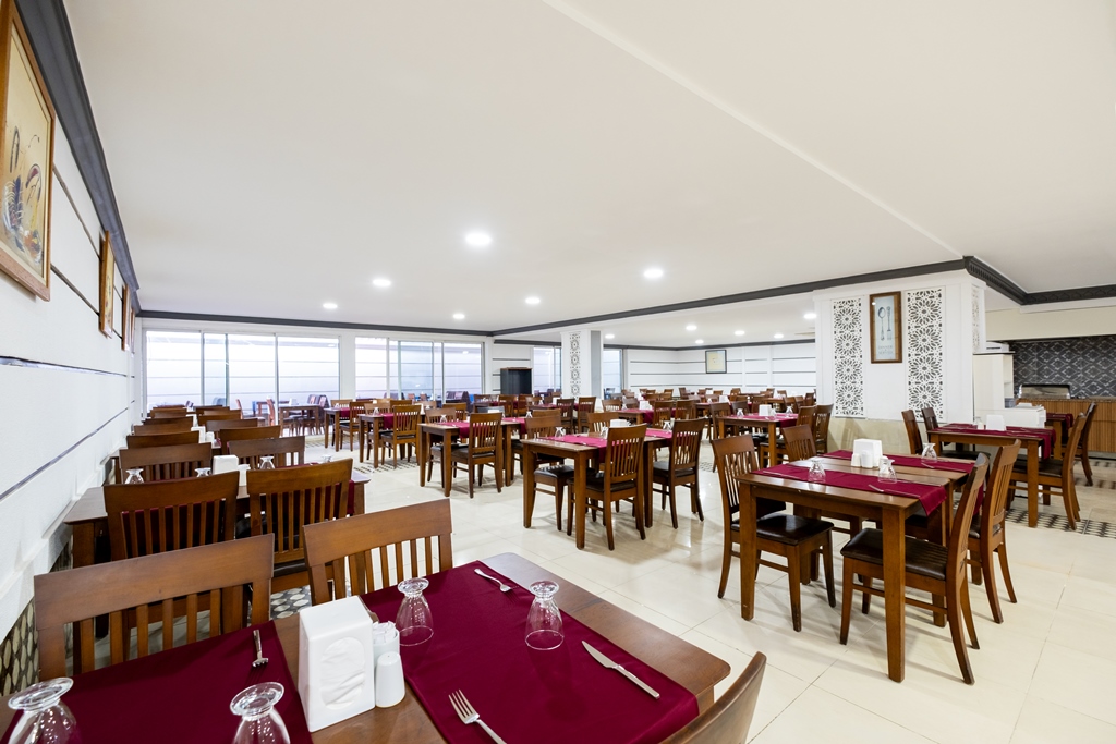 MAIN RESTAURANT