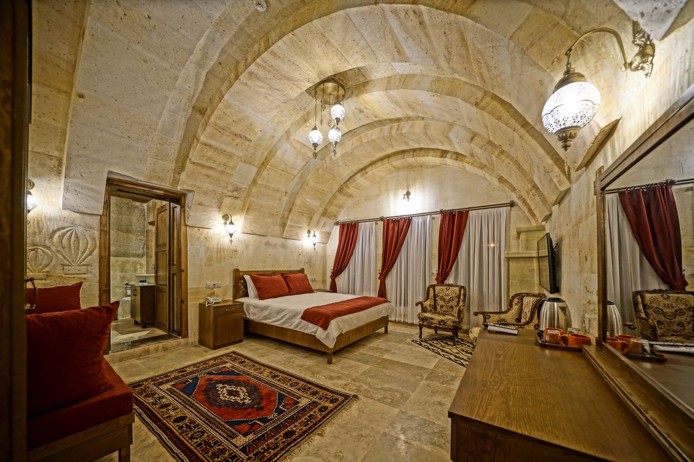 DELUXE WITH JACUZZI ROOM