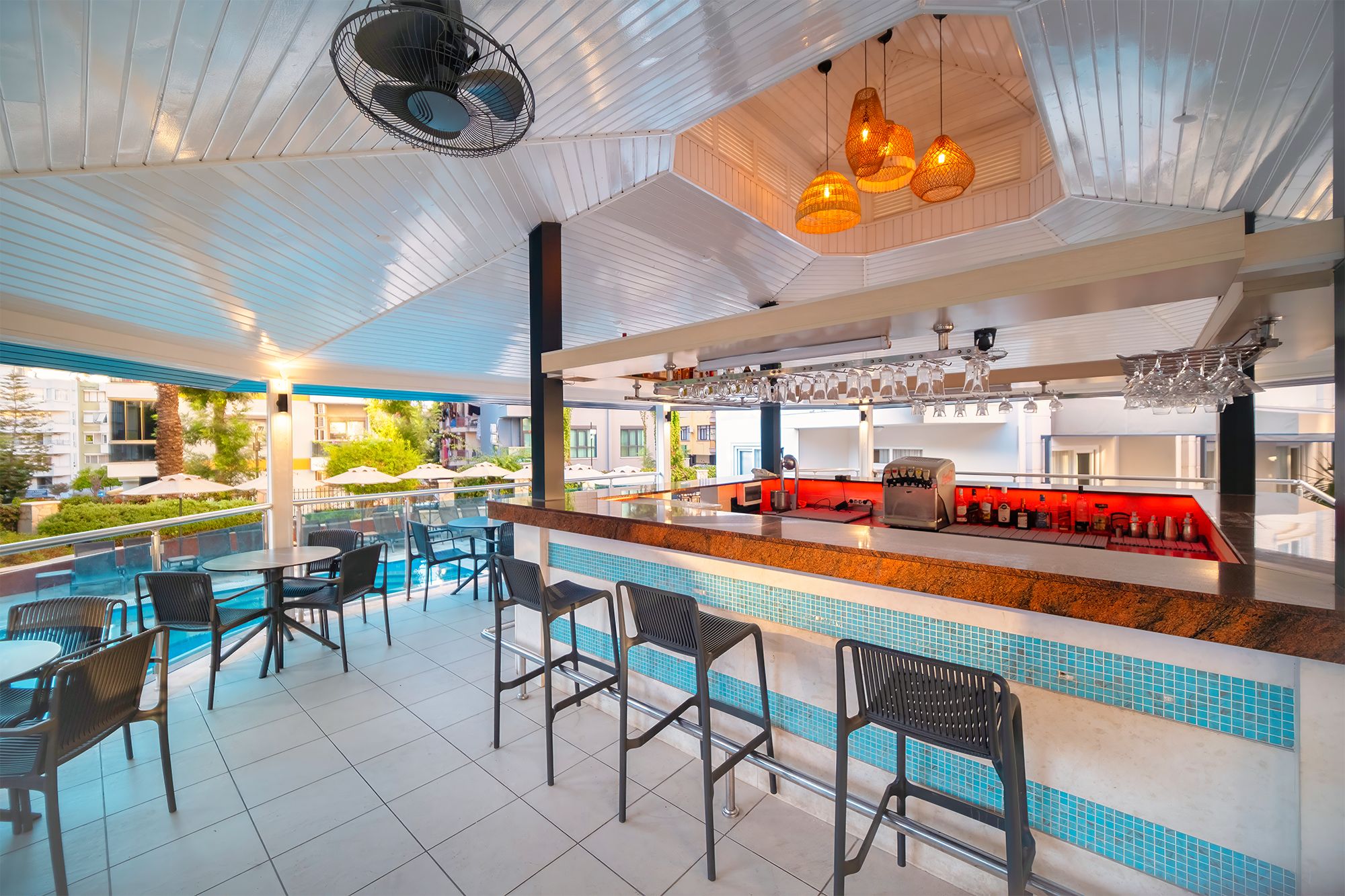 SPRING POOL BAR