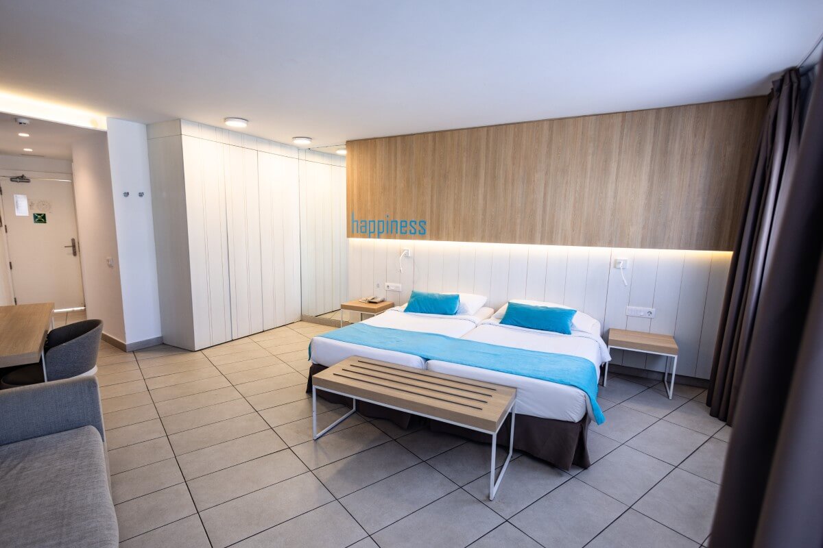 CLASSIC DOUBLE ROOM WITH TERRACE