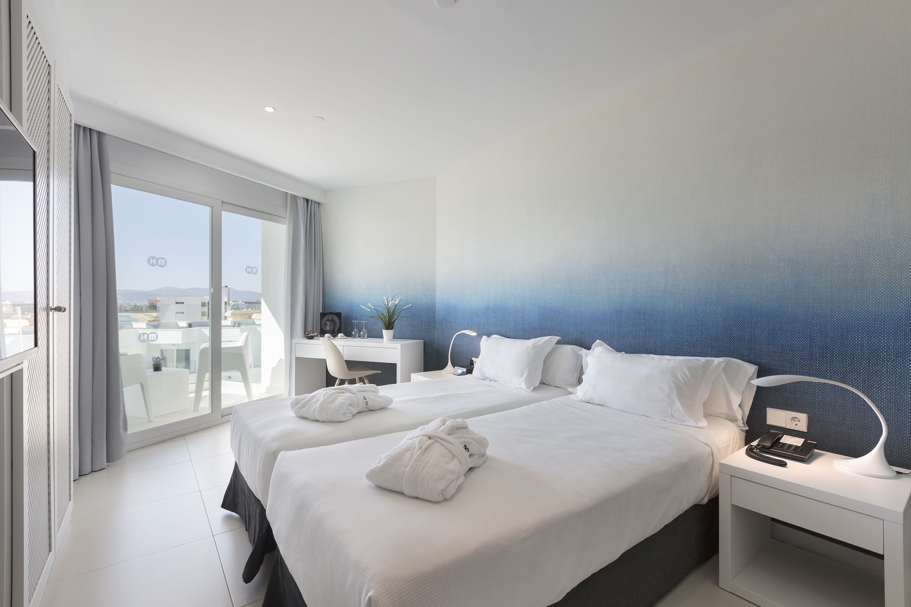 DOUBLE PREMIUM SWIM UP LATERAL SEA VIEW BALCONY
