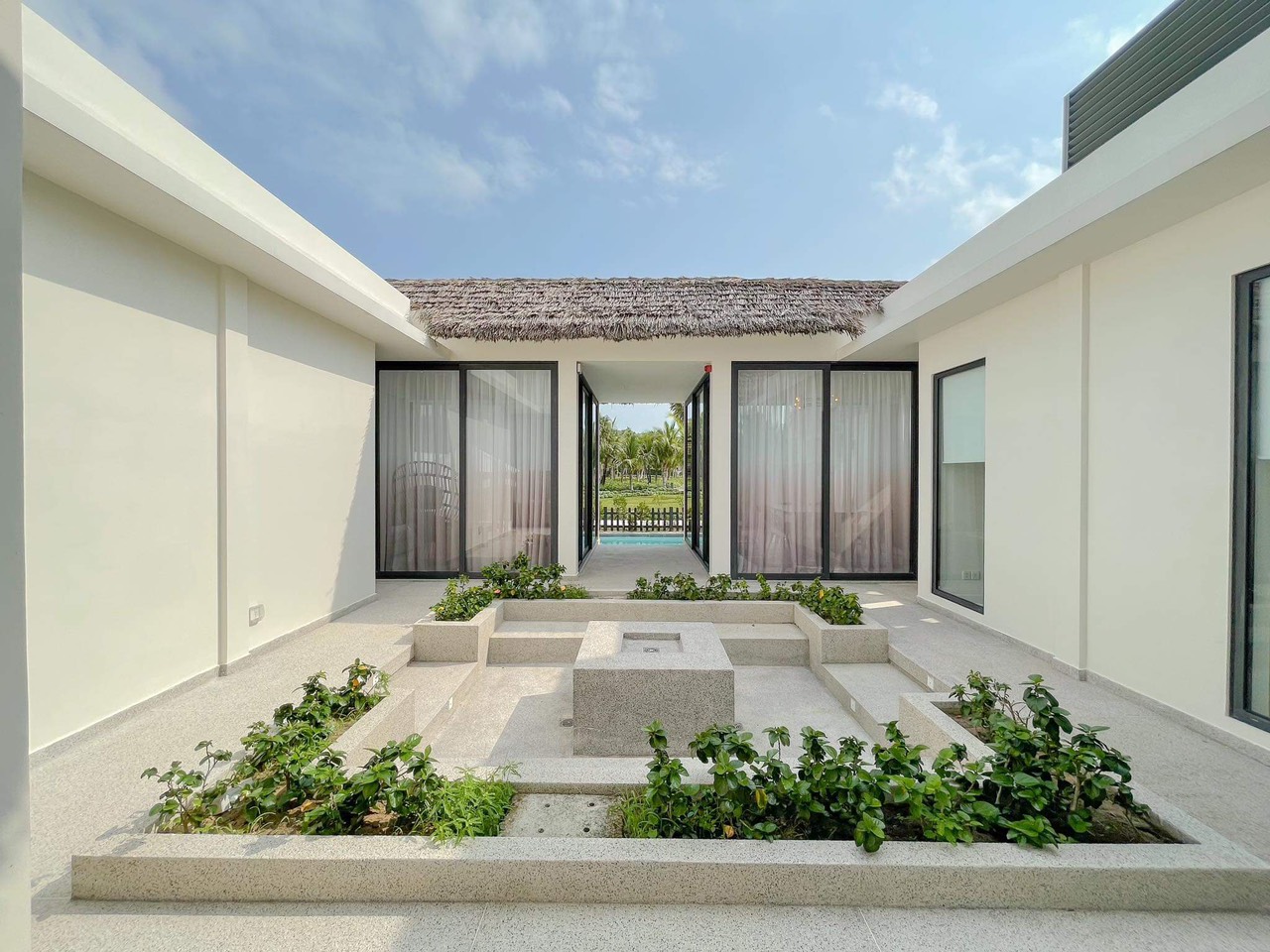 4-BEDROOM DELUXE POOL VILLA (IRO)