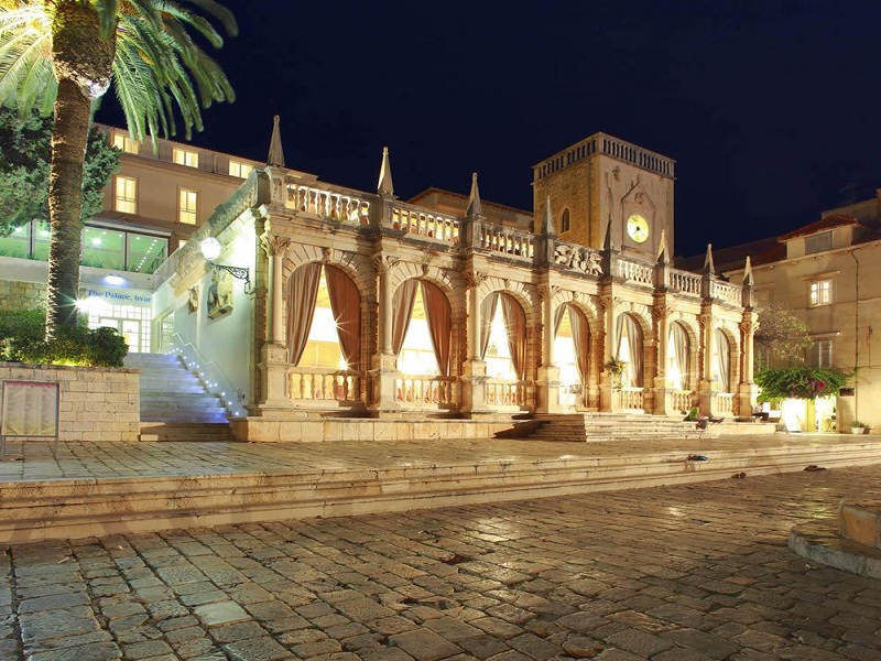 Suncani_Hvar0370-Pallace_lodja_panorama_TS.jpg