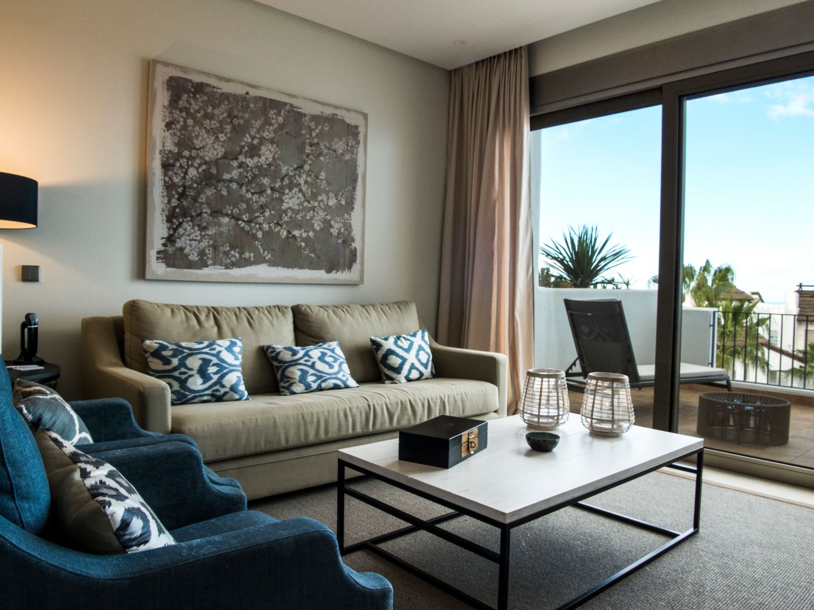 1 BEDROOM SUITE PARTIAL SEA VIEW