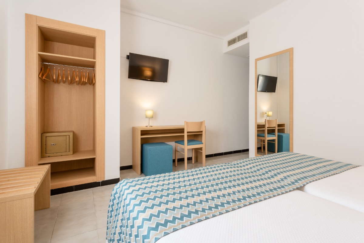 DB - TWIN WITH BALCONY ROOM