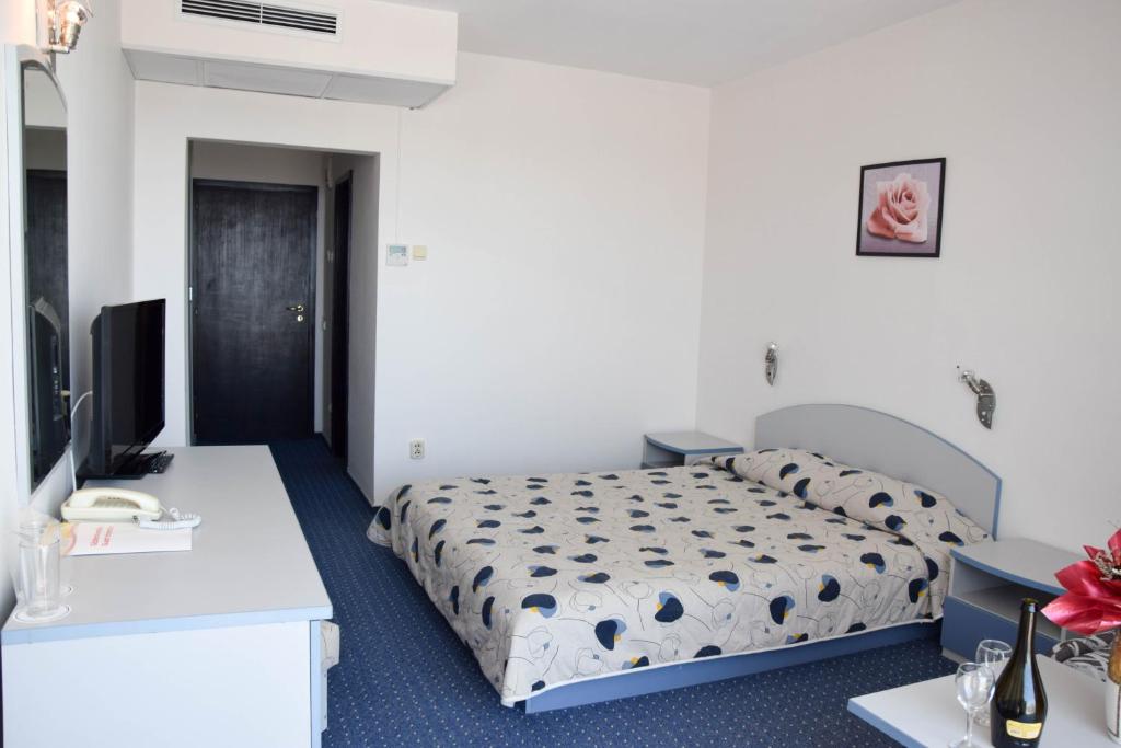 SINGLE W.CHILD STANDARD ROOM (BALCONY OR TERRACE)