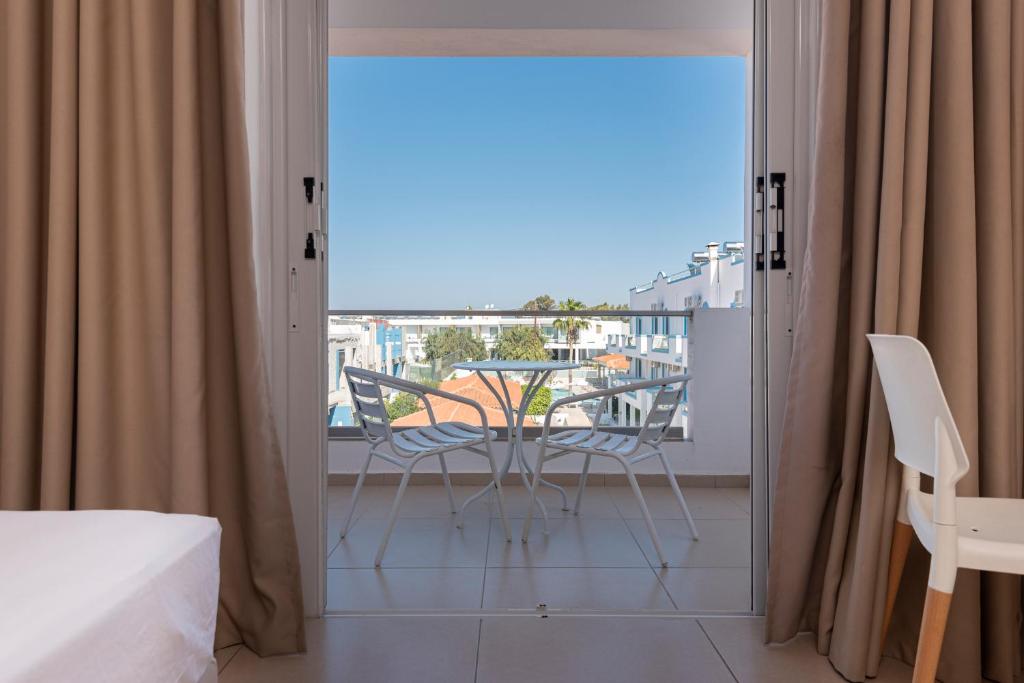 Apartment 1 Bedroom Land View Balcony or Terrace