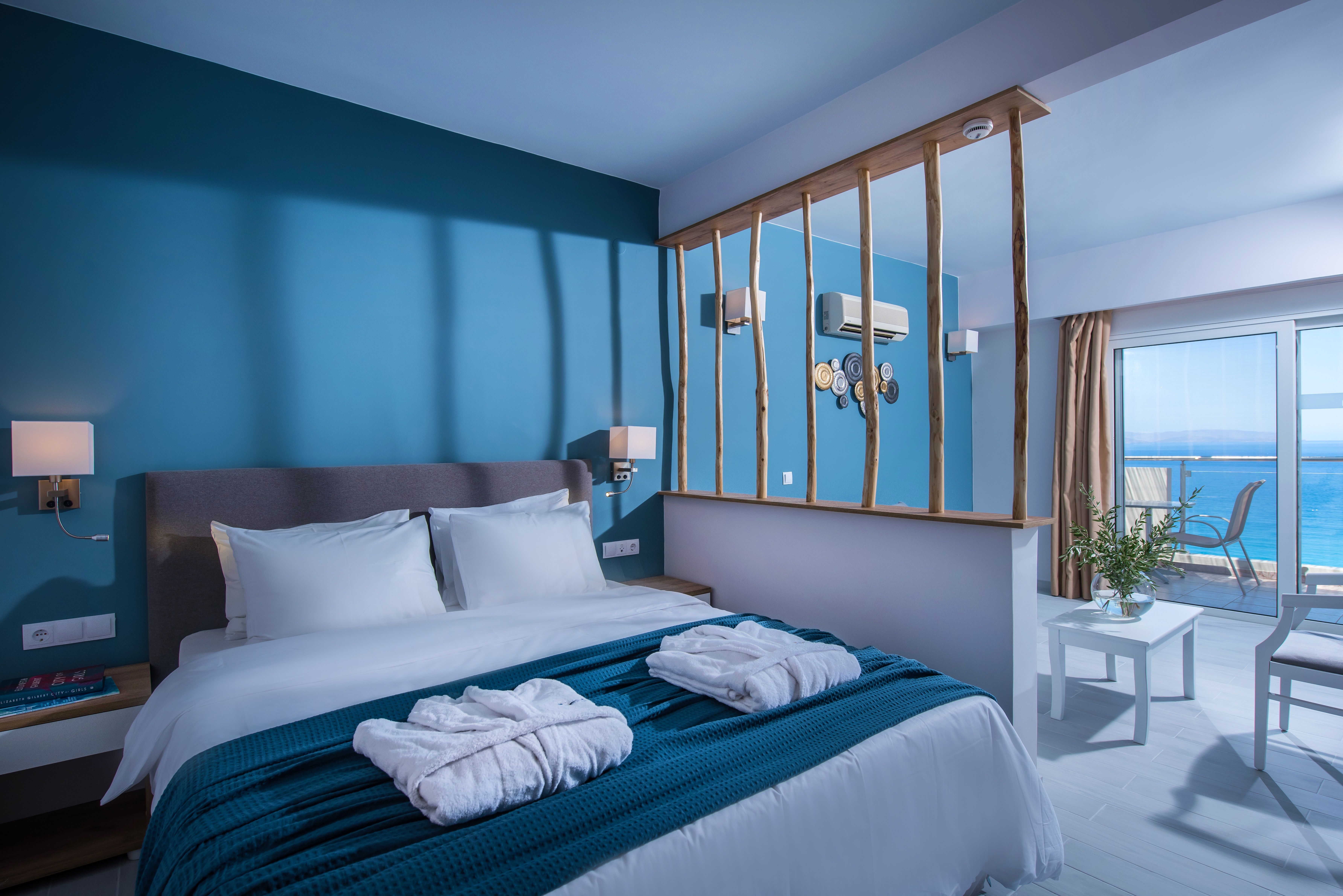 ROOM SUPERIOR GOLDEN WING SEA VIEW BALCONY OR TERRACE