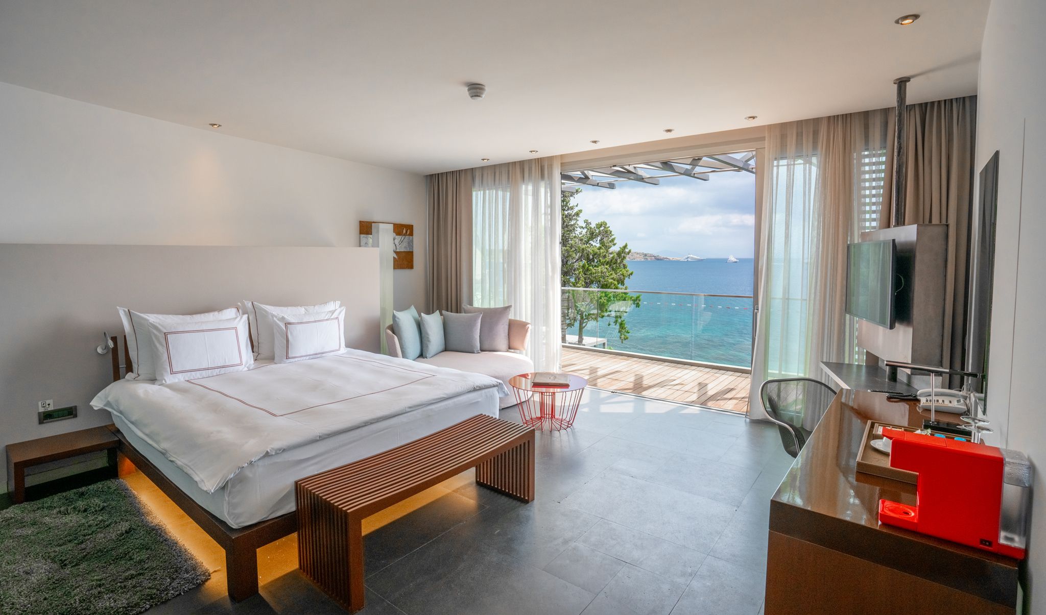 SUPERIOR ROOM