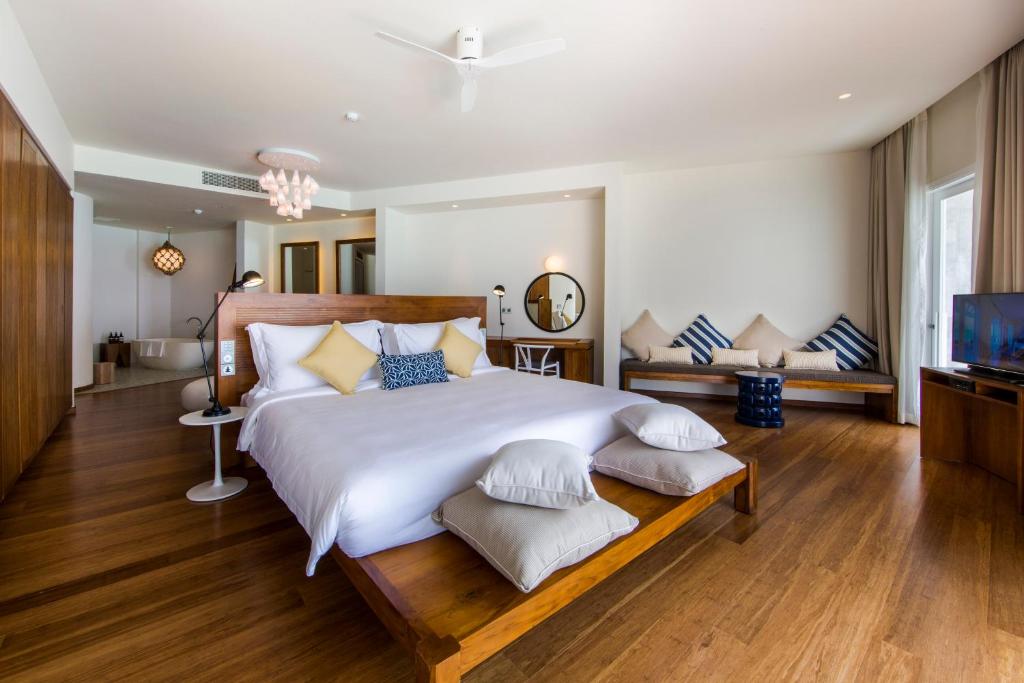 Two Bedroom Lagoon Water Pool Villa