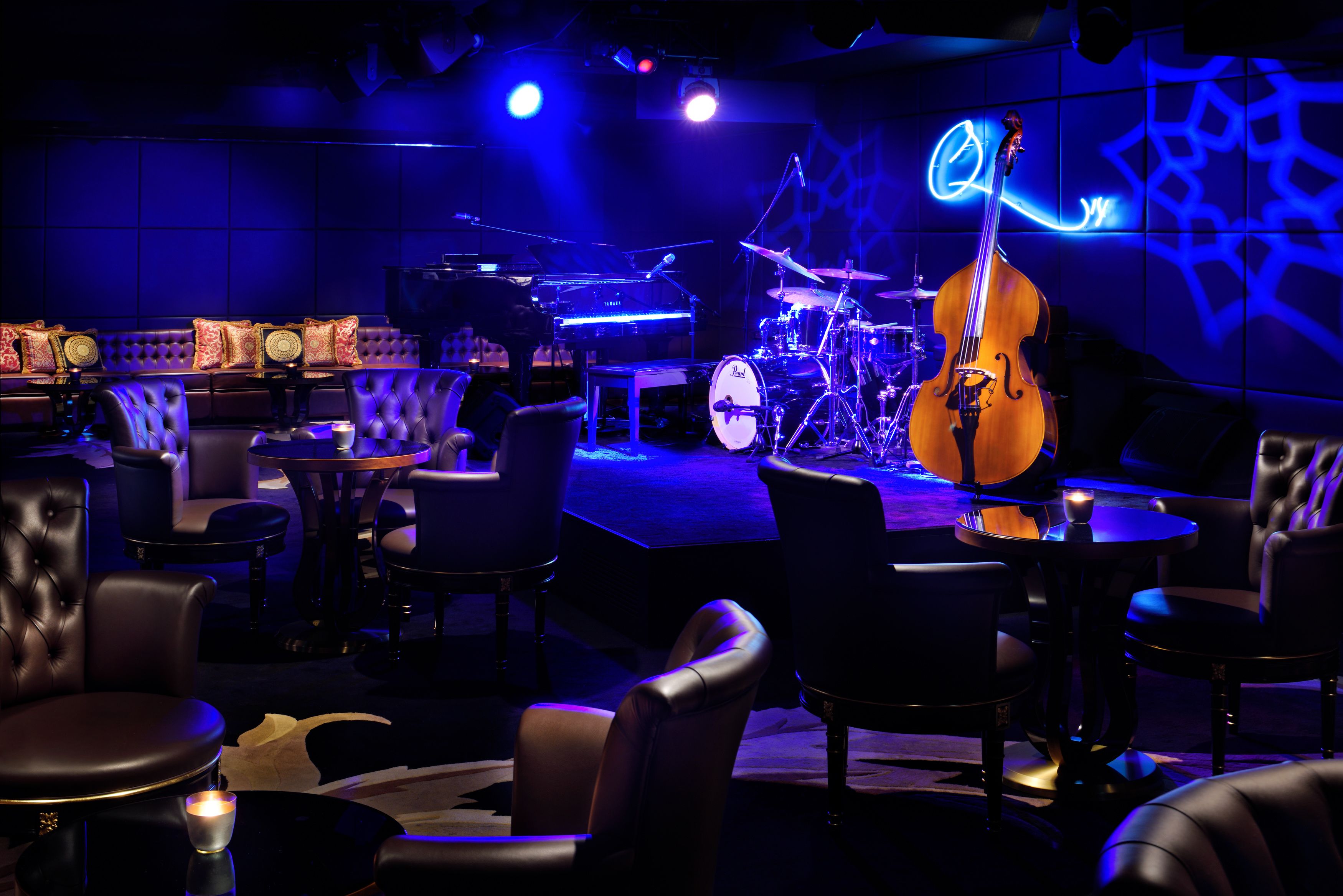 Q's Bar and Lounge 