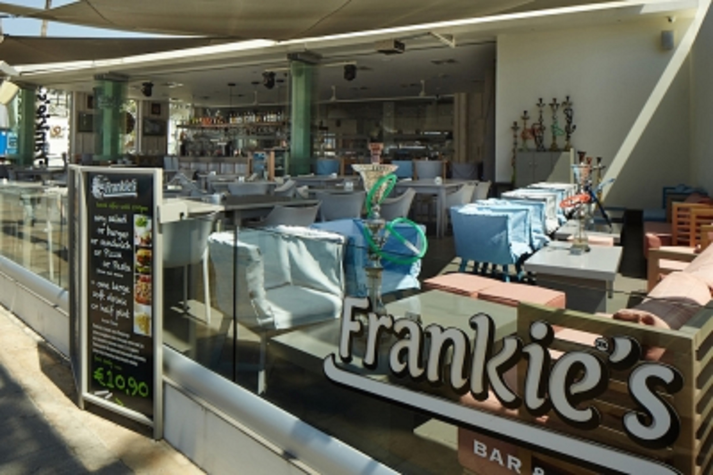 Frankie's Bar & Grill