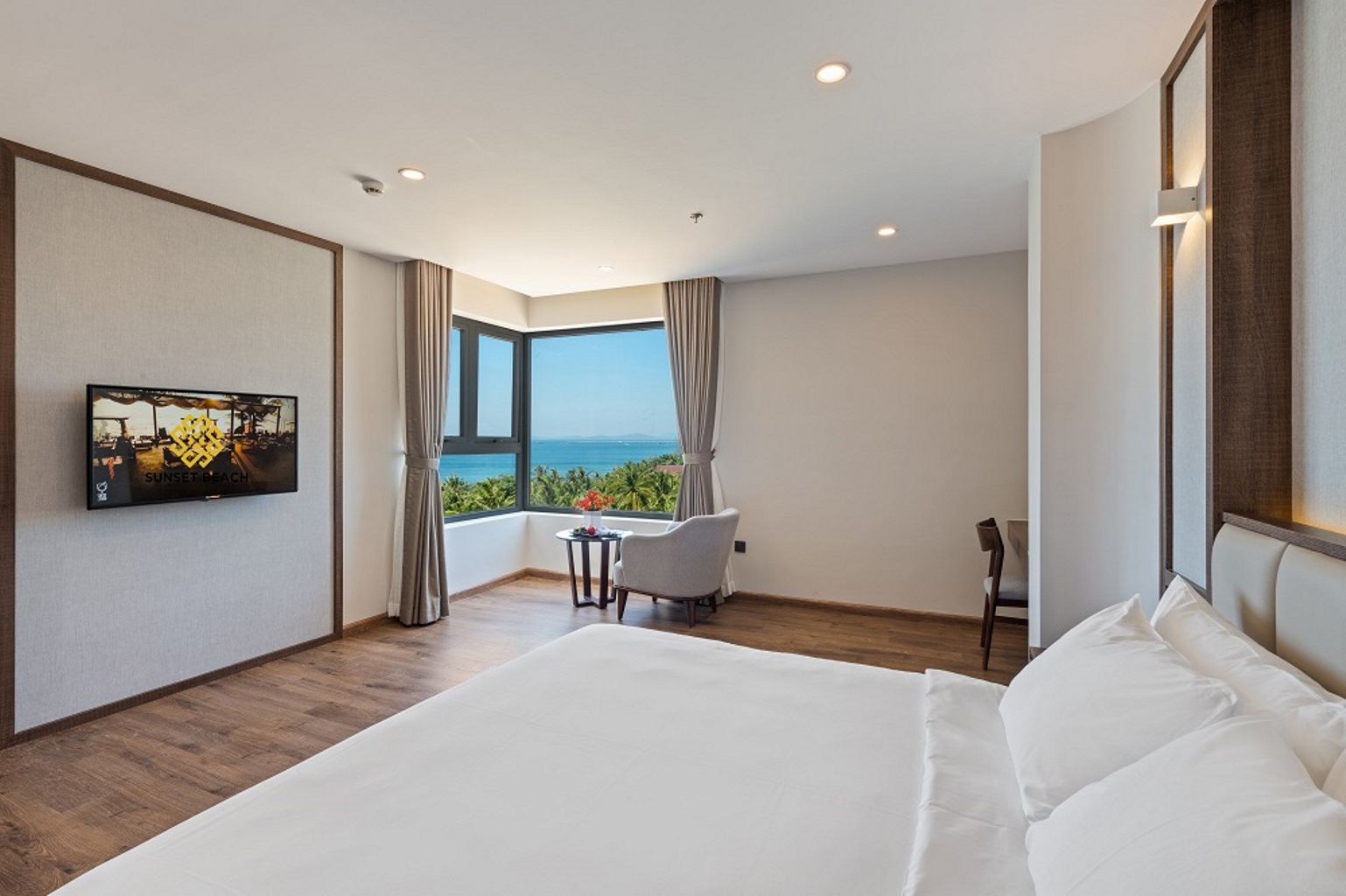  DELUXE OCEAN VIEW