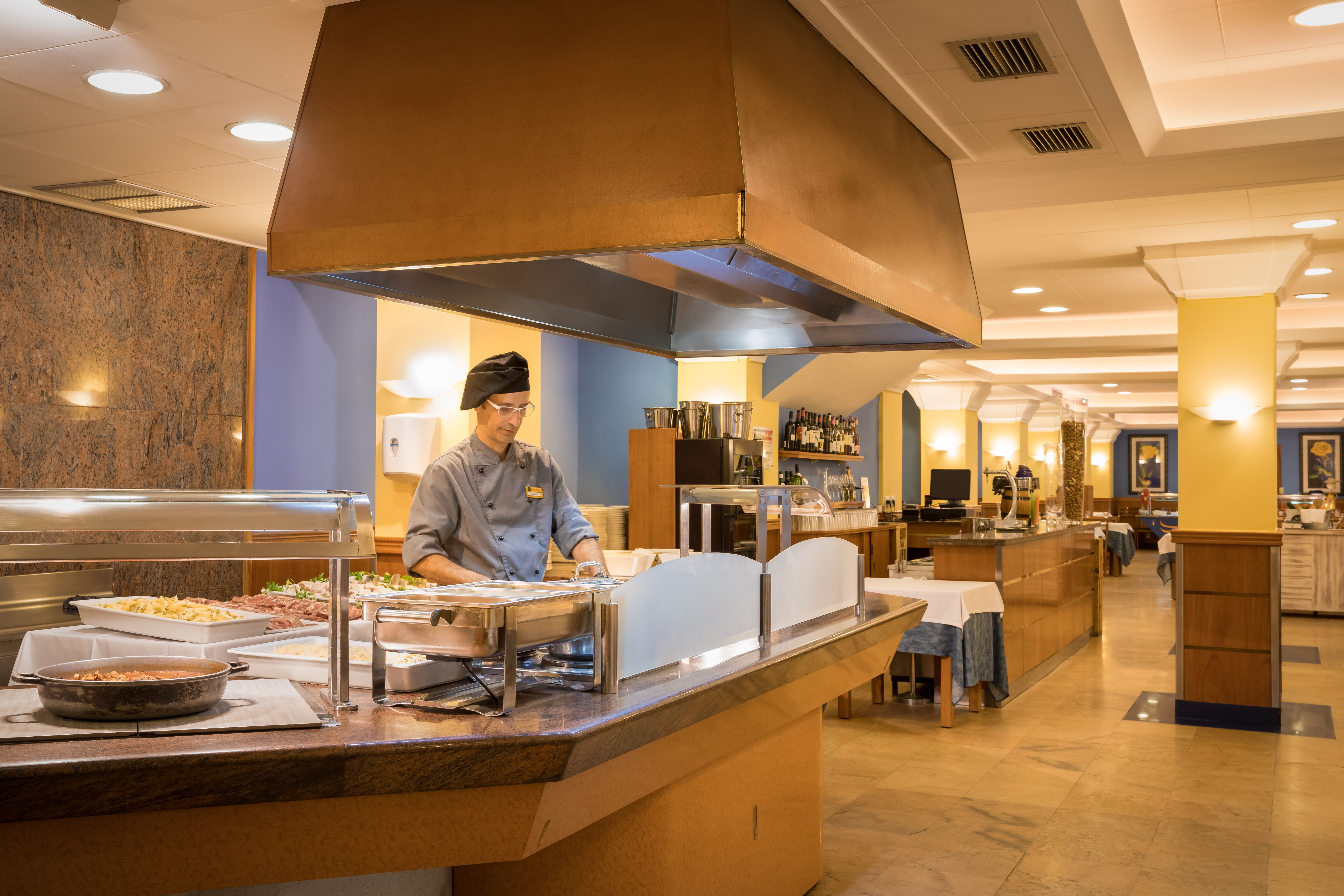 MAIN RESTAURANT