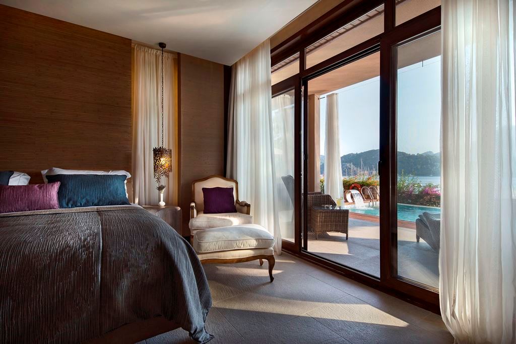 GRAND DELUXE ROOM