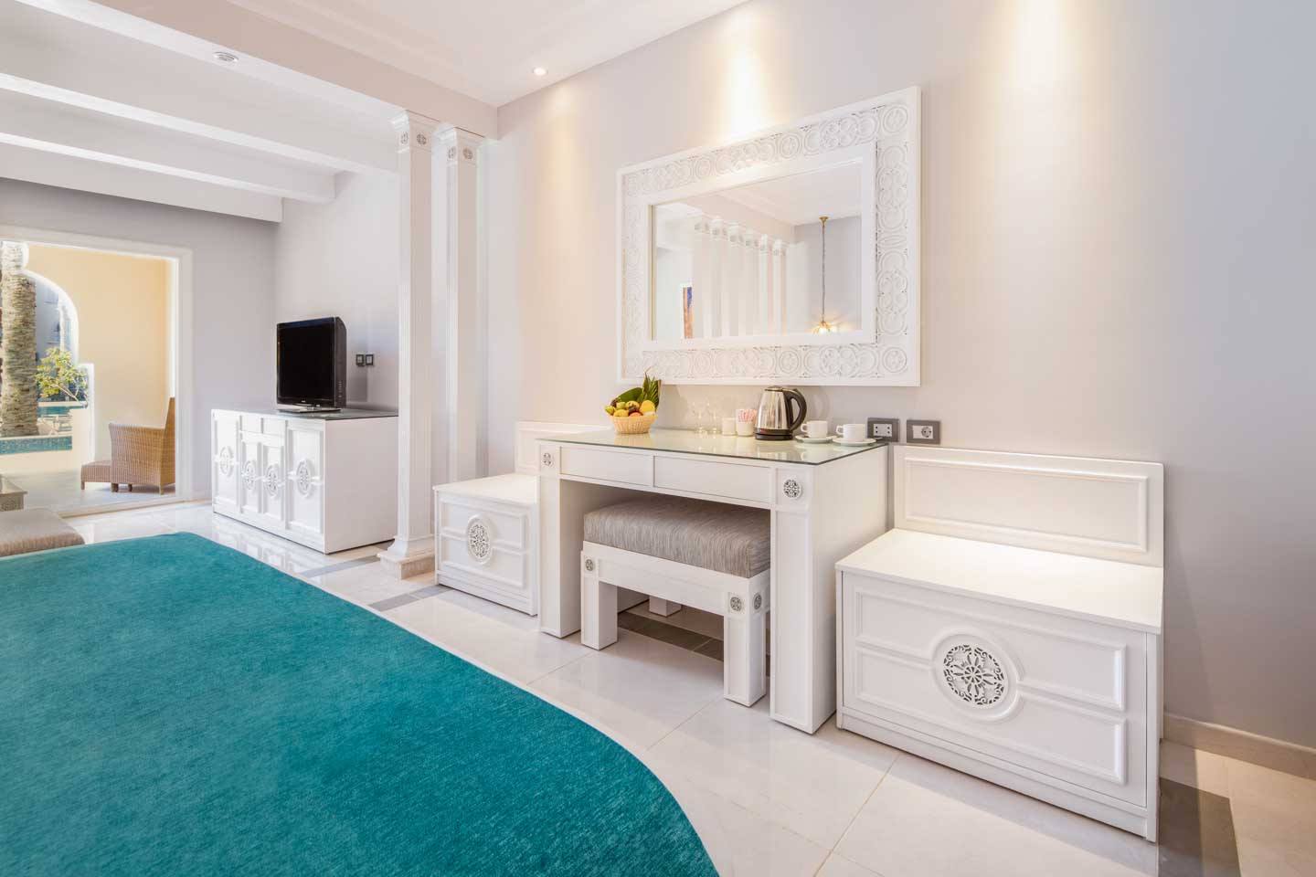 Junior Suite (Pool Access)