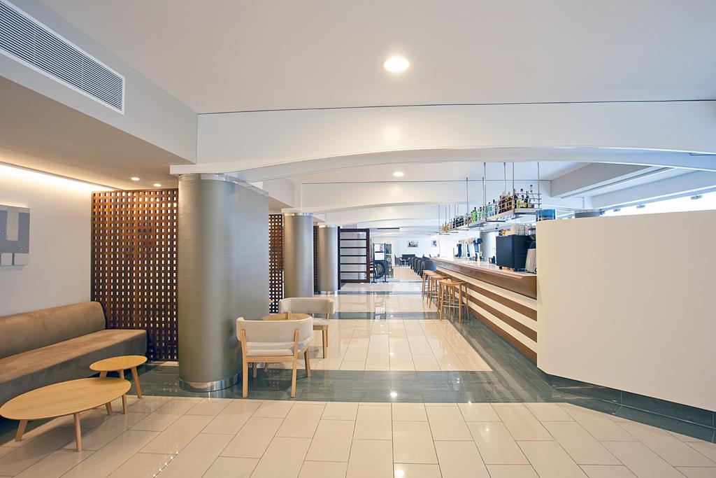 lobby bar