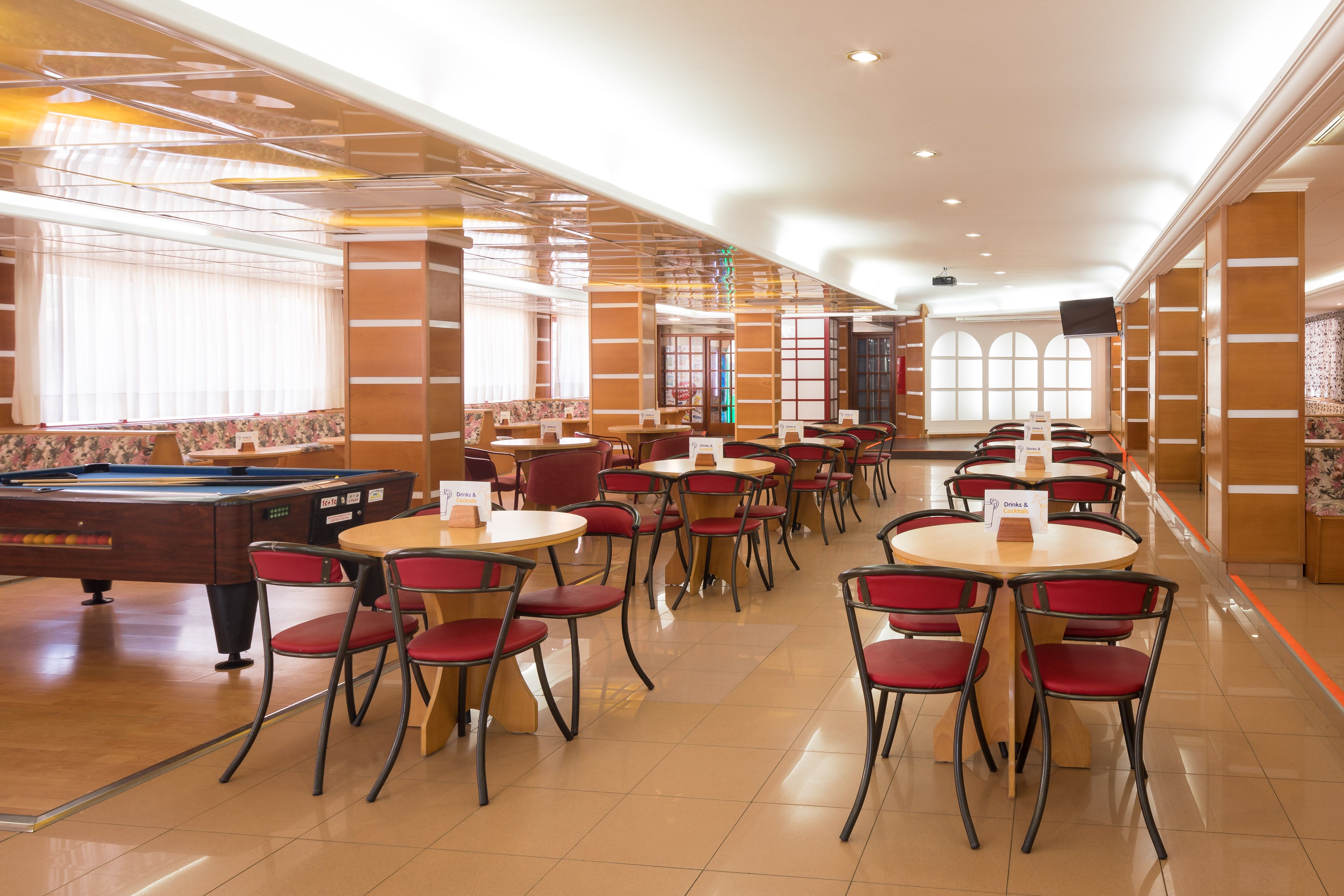 MAIN BAR