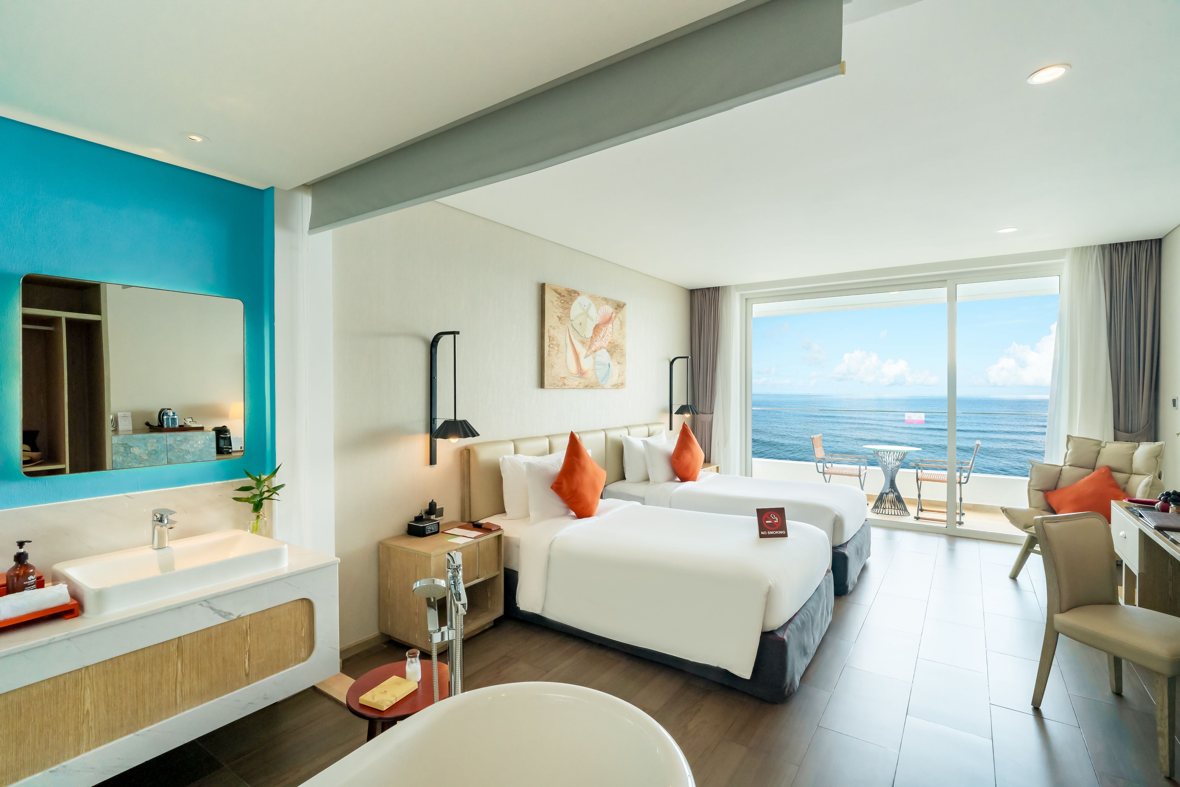 PREMIUM OCEANVIEW ROOM BALCONY 
