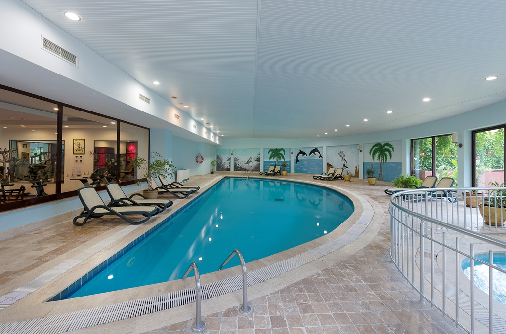 Piscină interioară