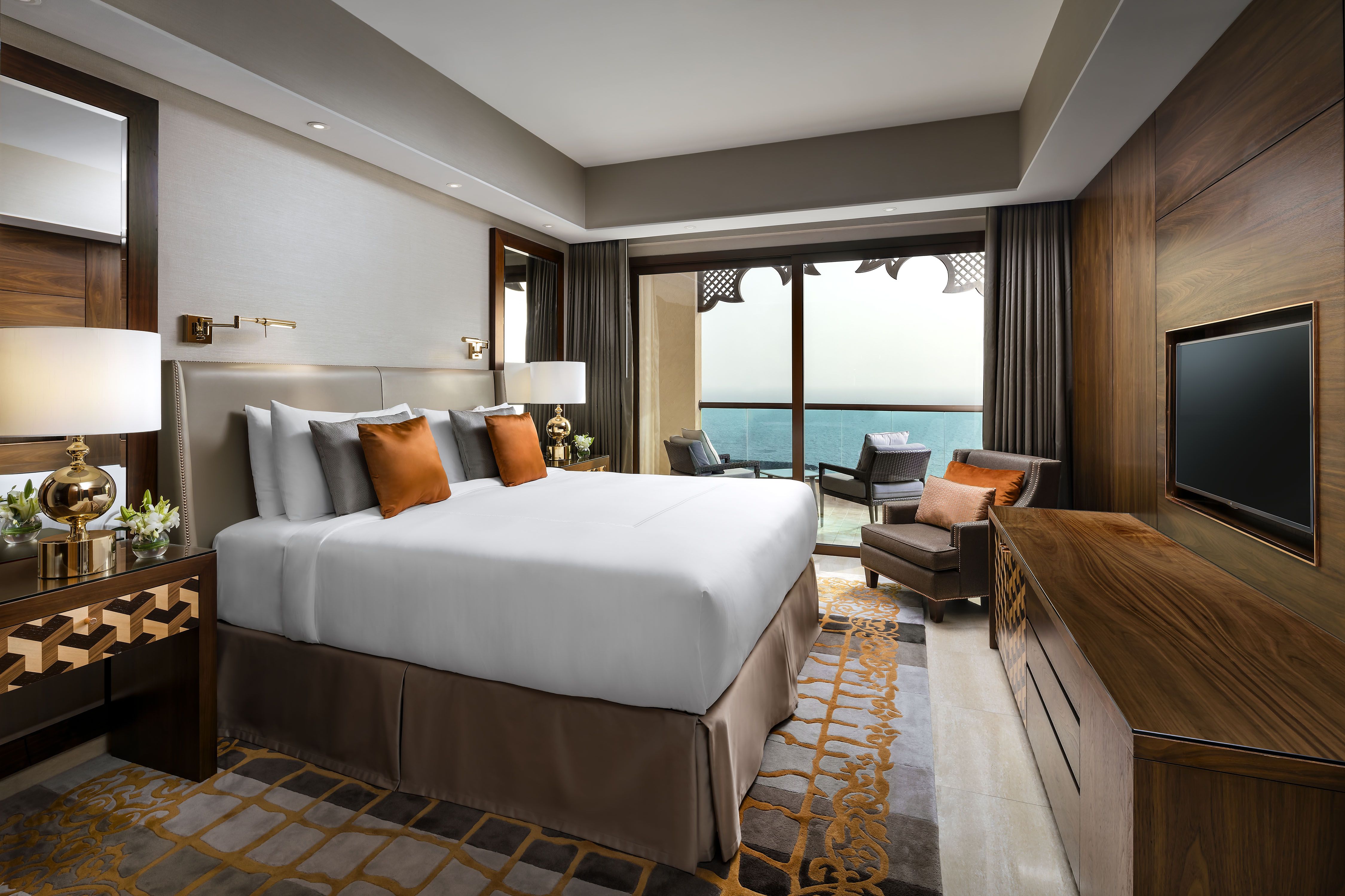 ONE BEDROOM CORNER SUITE