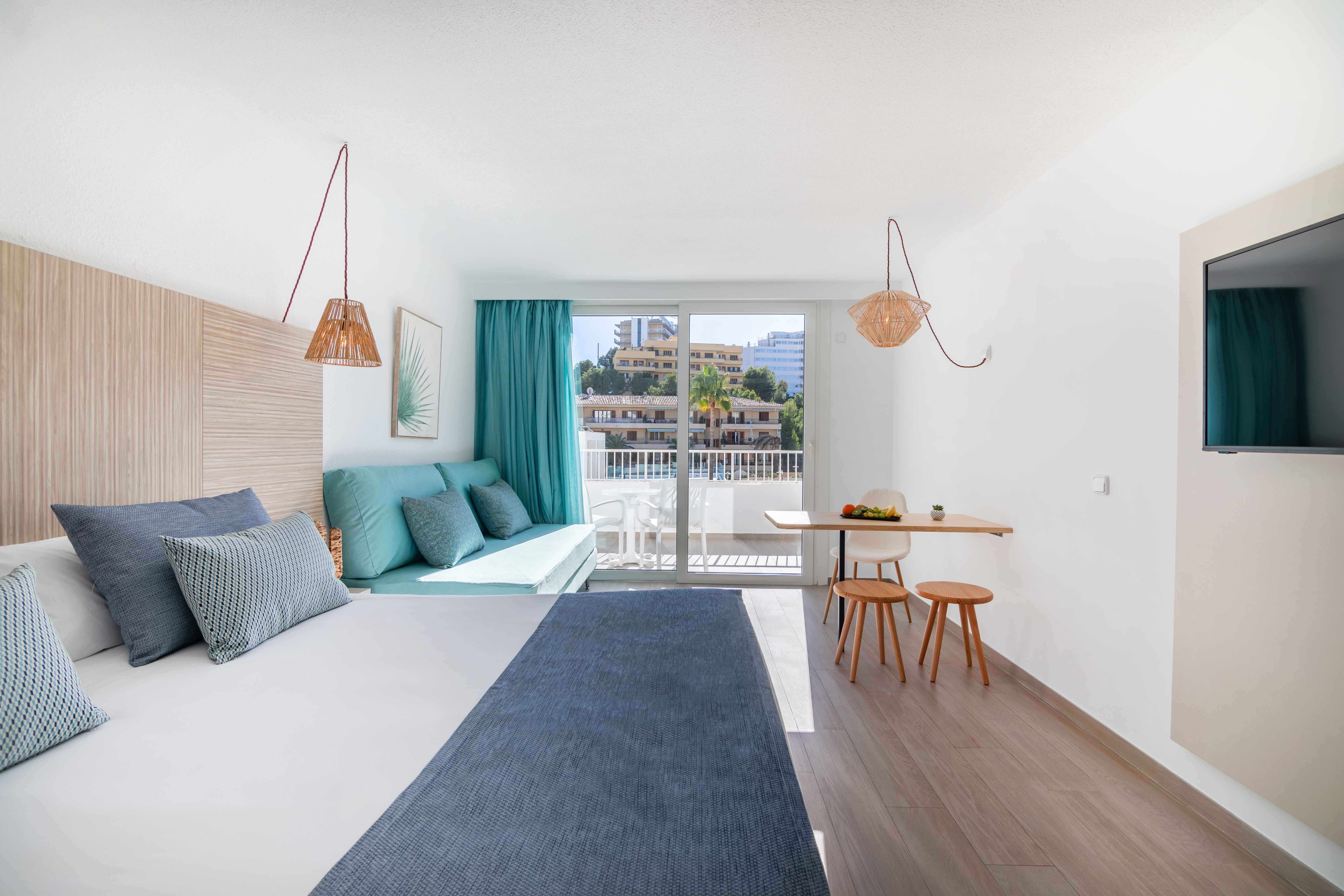 JUNIOR SUITE ROOM