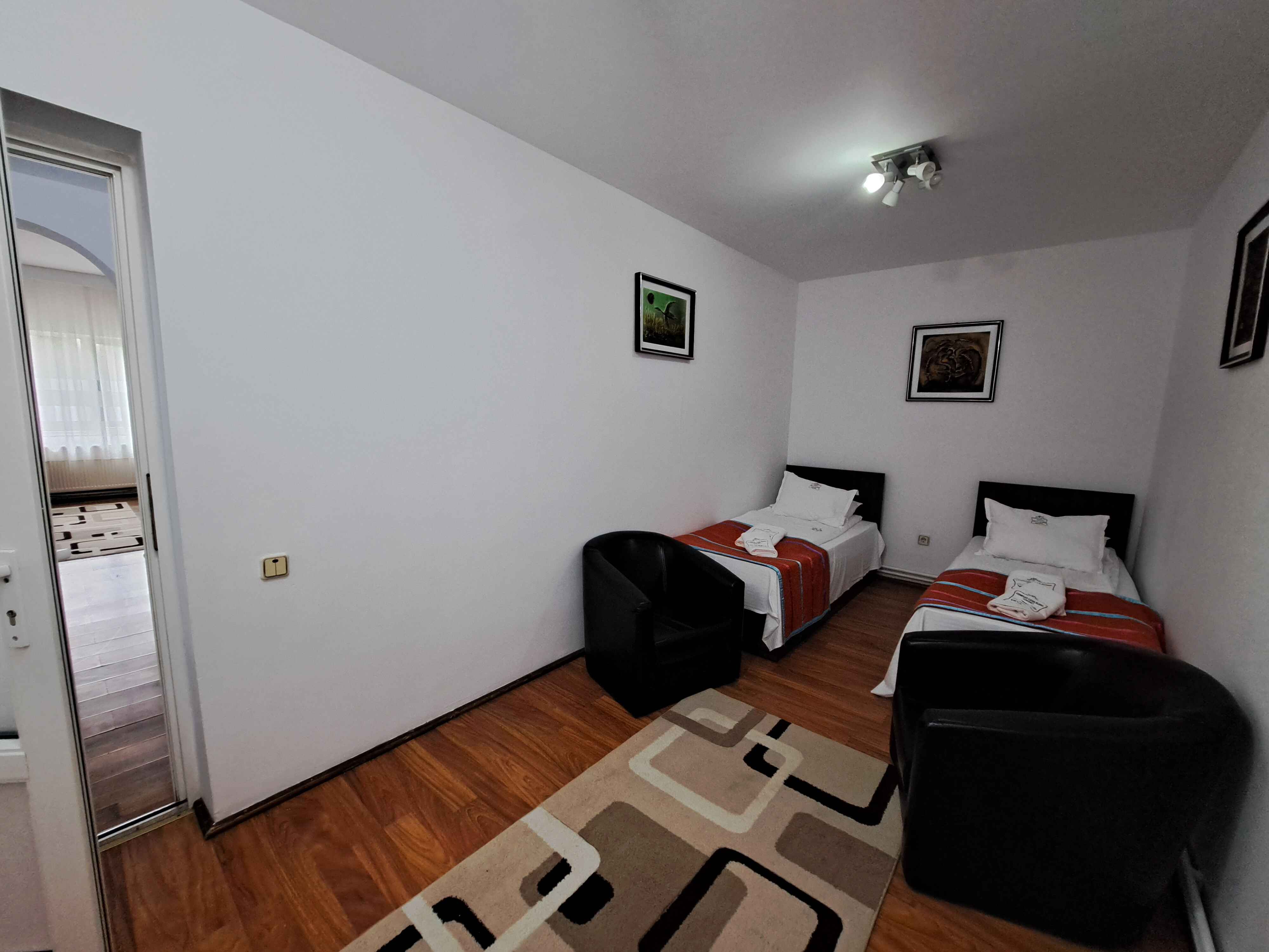 Vila E (43 locuri)