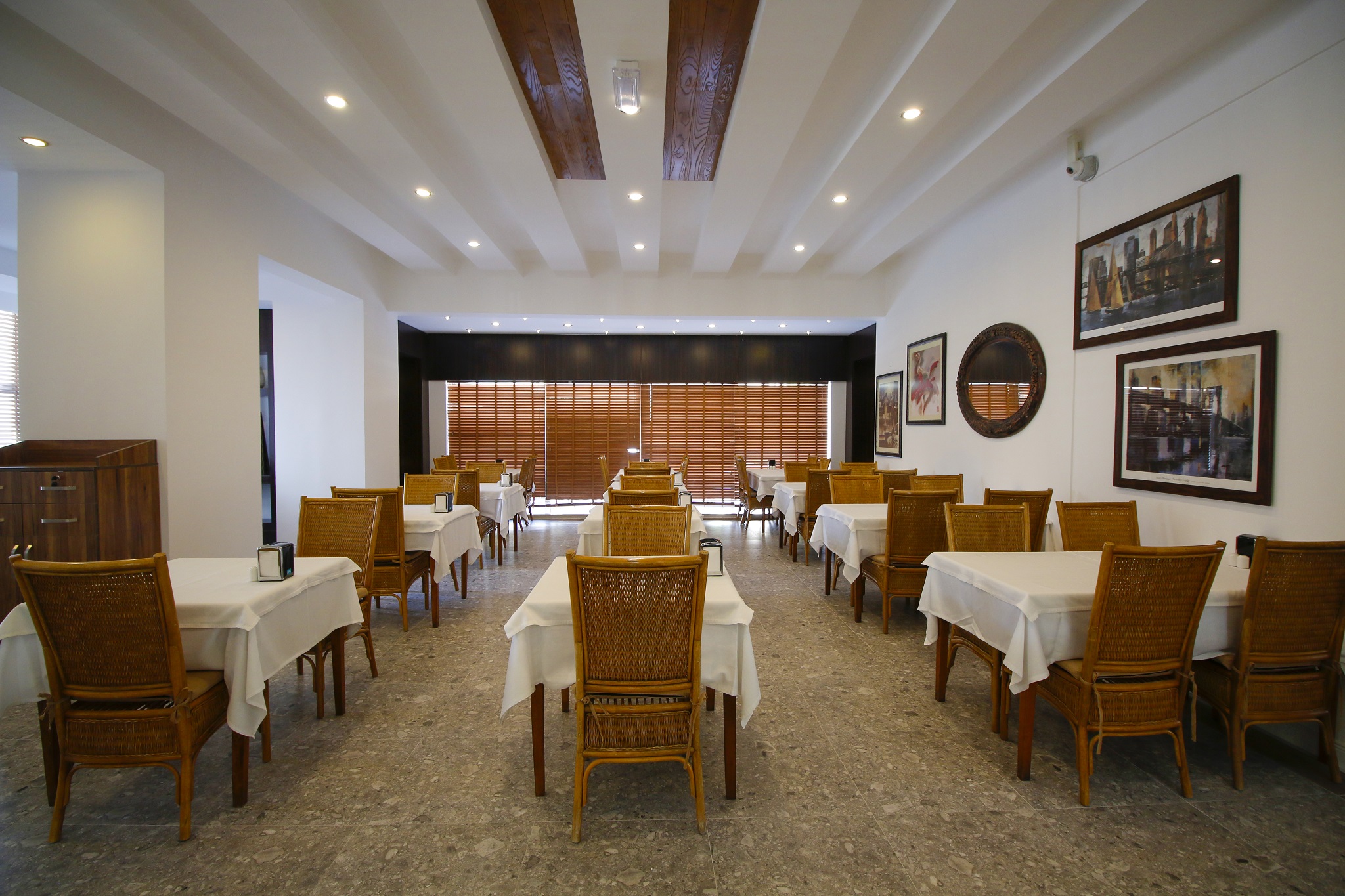MAIN RESTAURANT