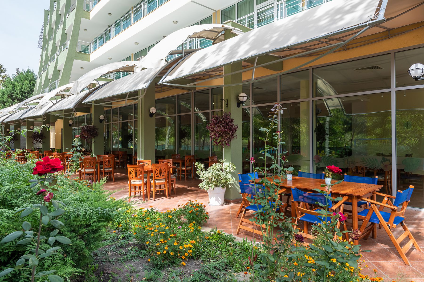 MAIN RESTAURANT