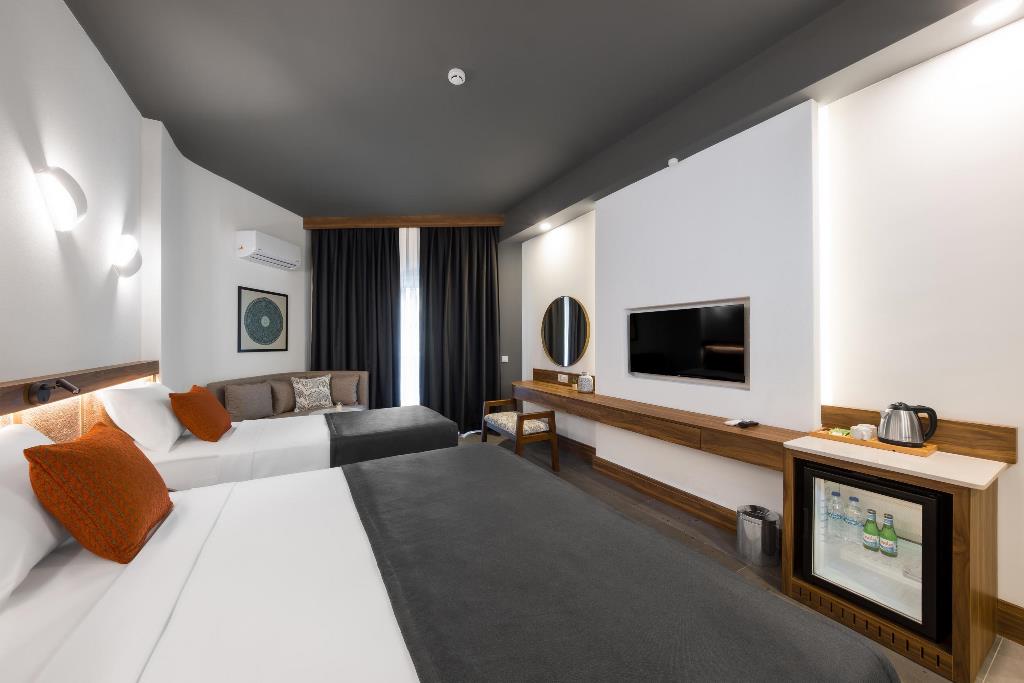 DELUXE POOL VIEW ROOM