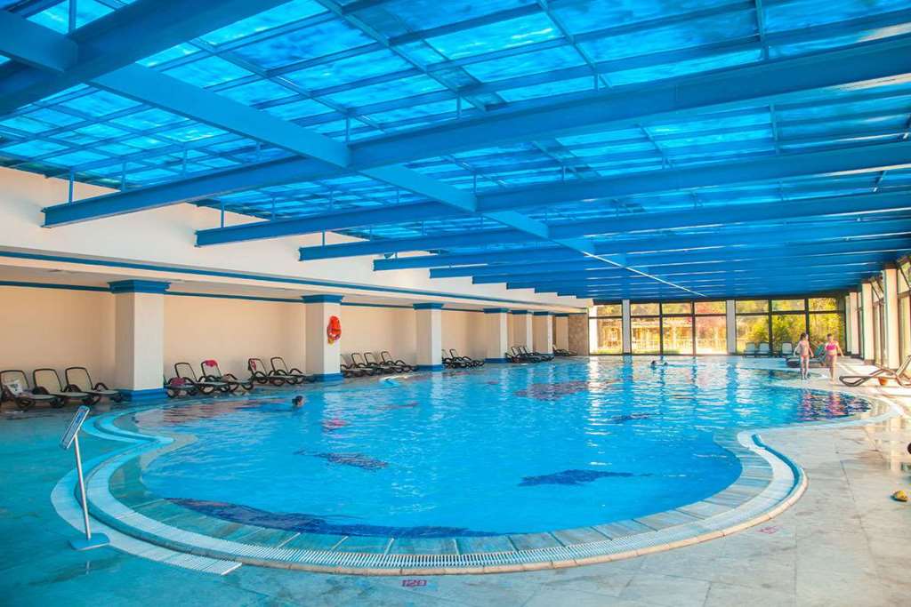 Piscină interioară
