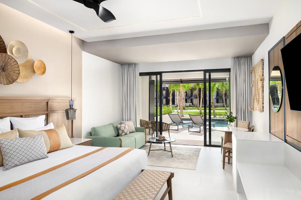 JUNIOR SUITE SWIM OUT 